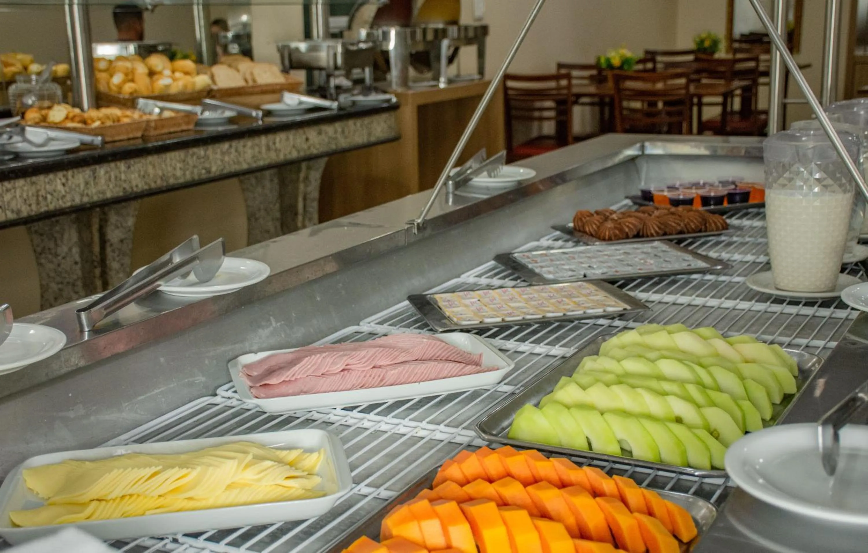 Buffet breakfast in Hotel Dan Inn Express Foz do Iguaçu By Nacional Inn