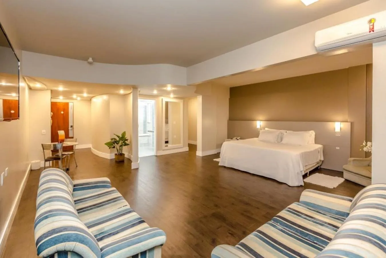 Suite with Hot Tub in Hotel Plaza Camboriú