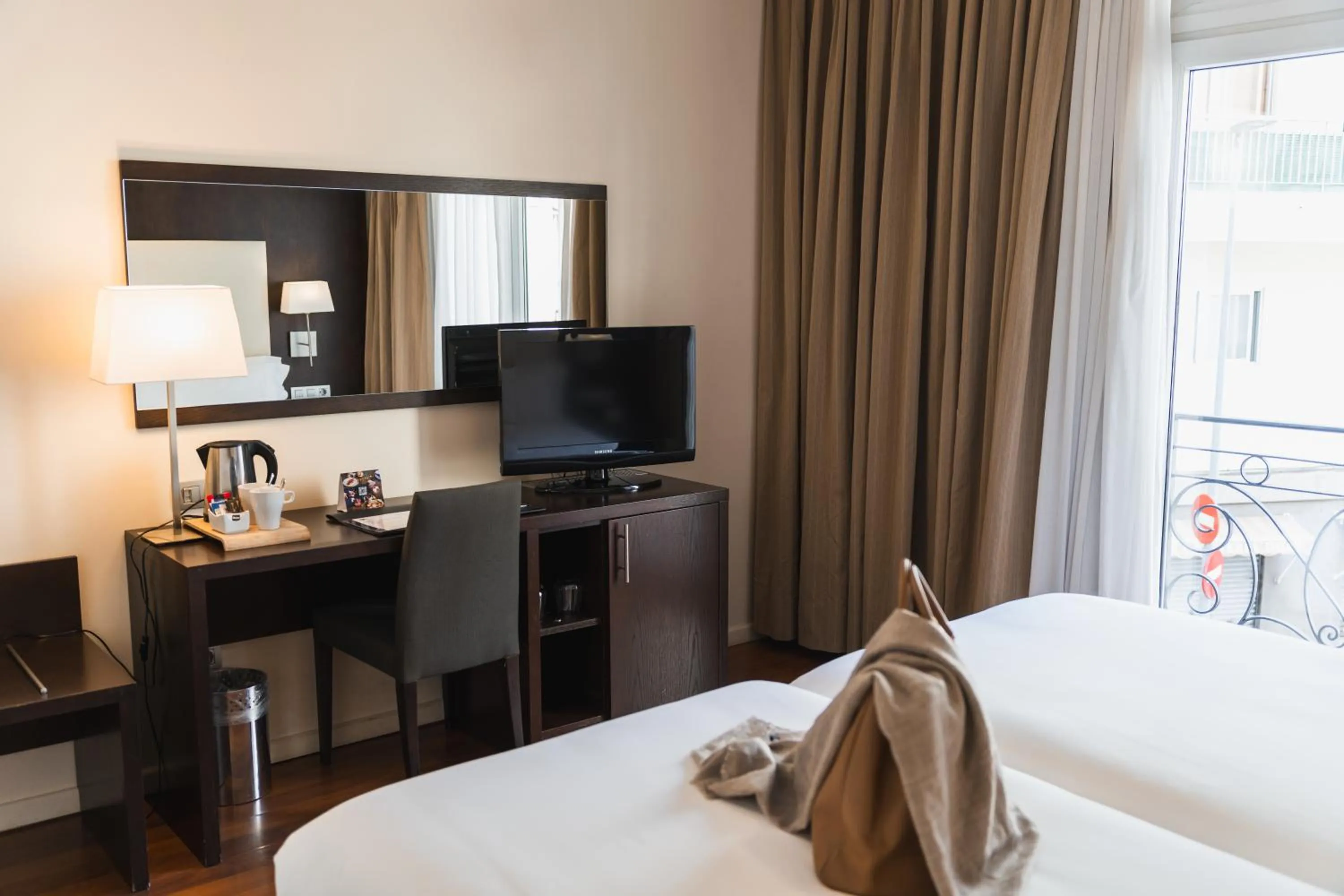 Bedroom, Bed in Hotel Taburiente S.C.Tenerife