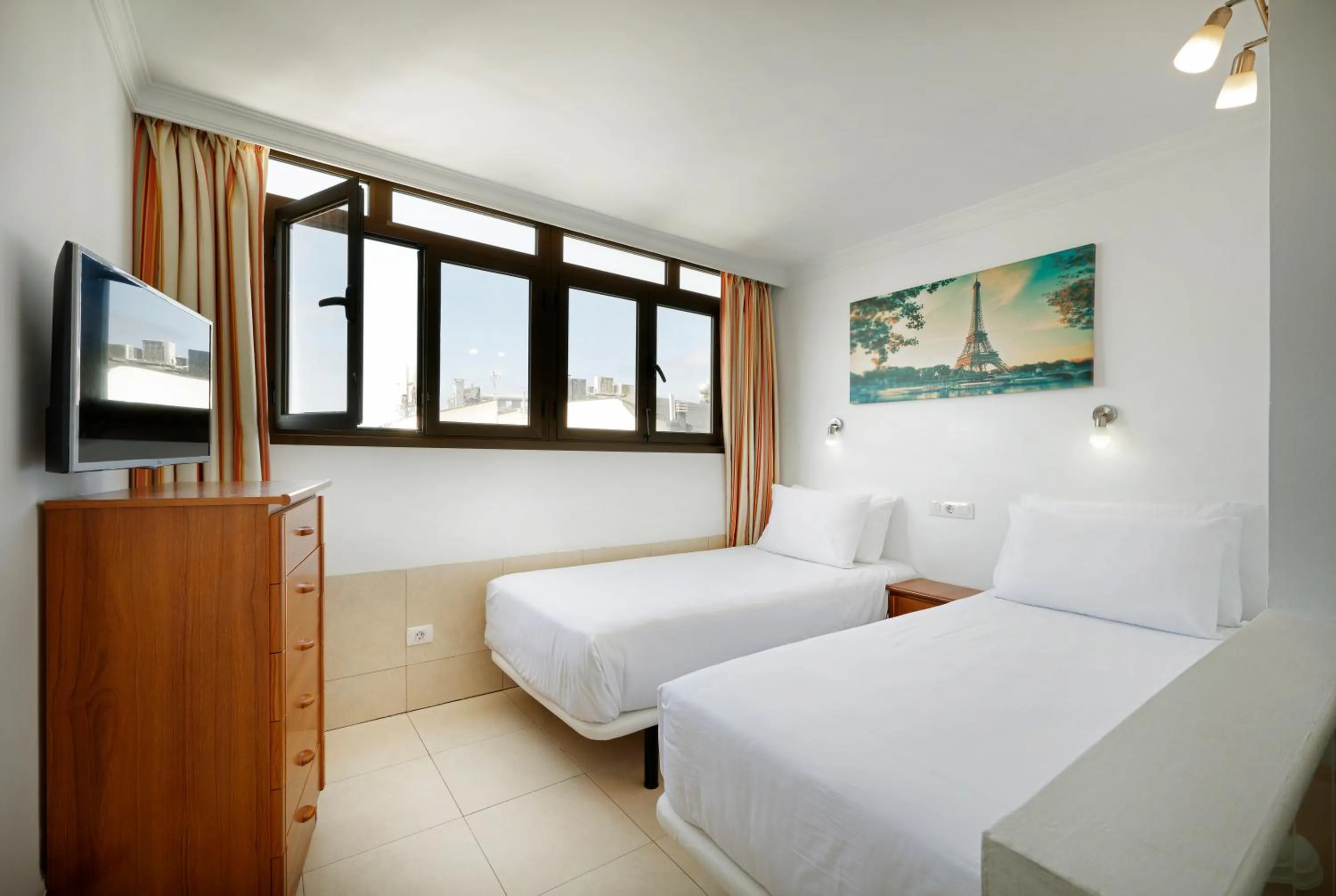 Bedroom, Bed in Crisol Faycán