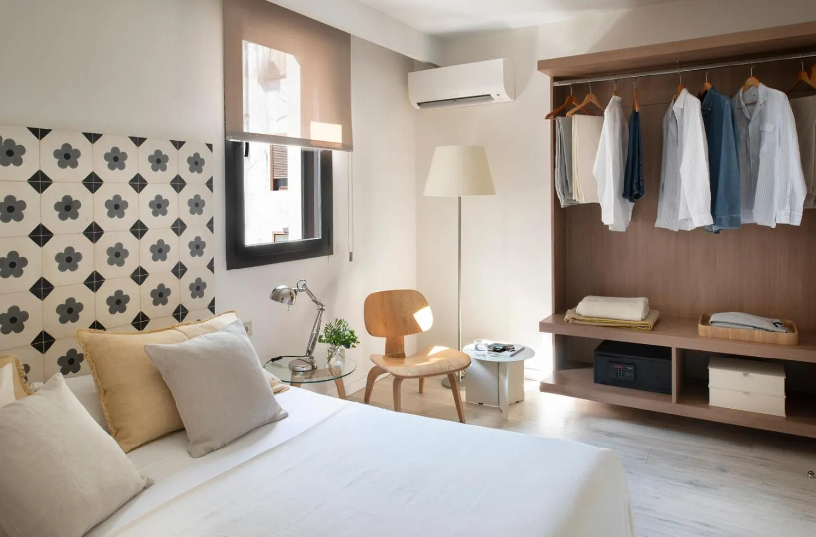 Bed in Eric Vökel Boutique Apartments - Sagrada Familia Suites