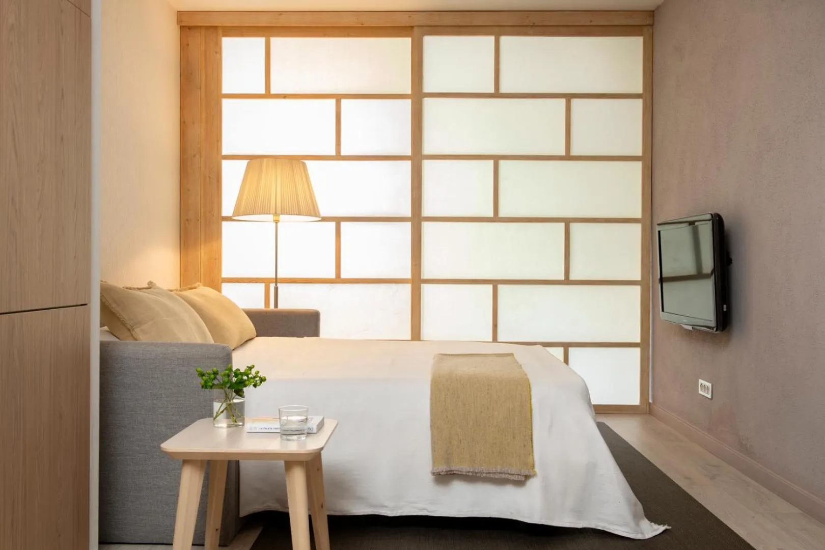 TV and multimedia, Bed in Eric Vökel Boutique Apartments - Sagrada Familia Suites