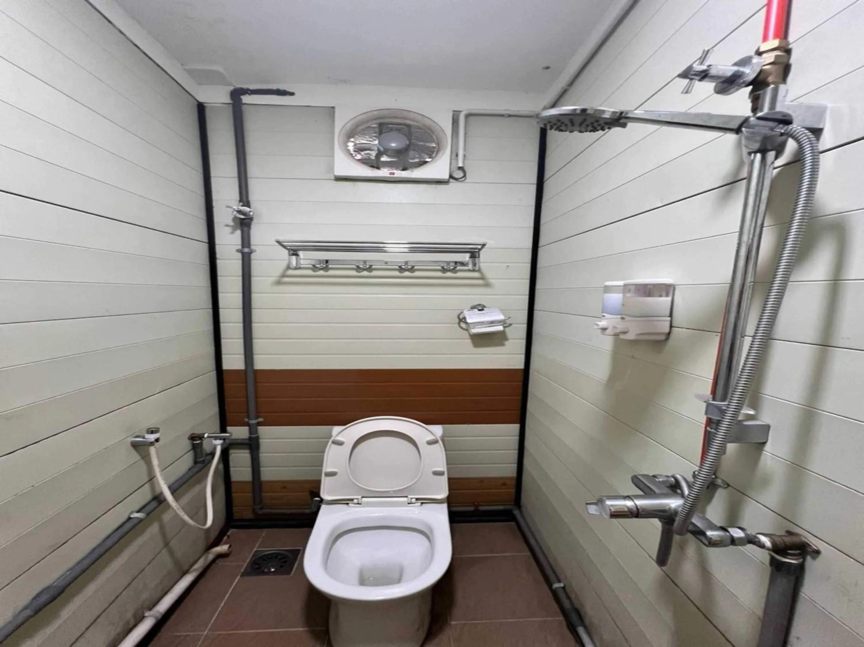 Bathroom in Hotel O Ting Brother Sg Klah Inn