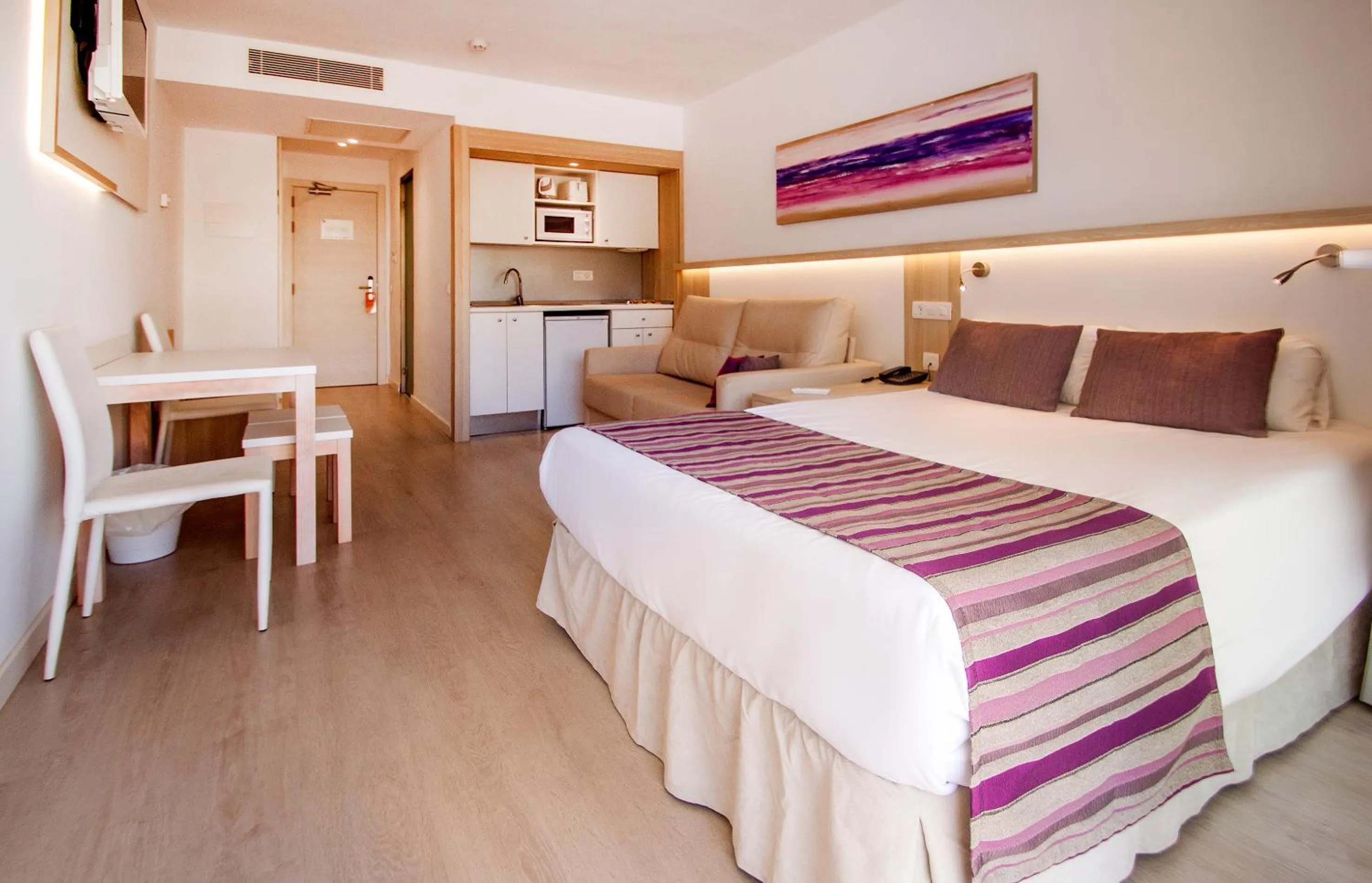 Kitchen or kitchenette, Bed in Globales Costa de la Calma