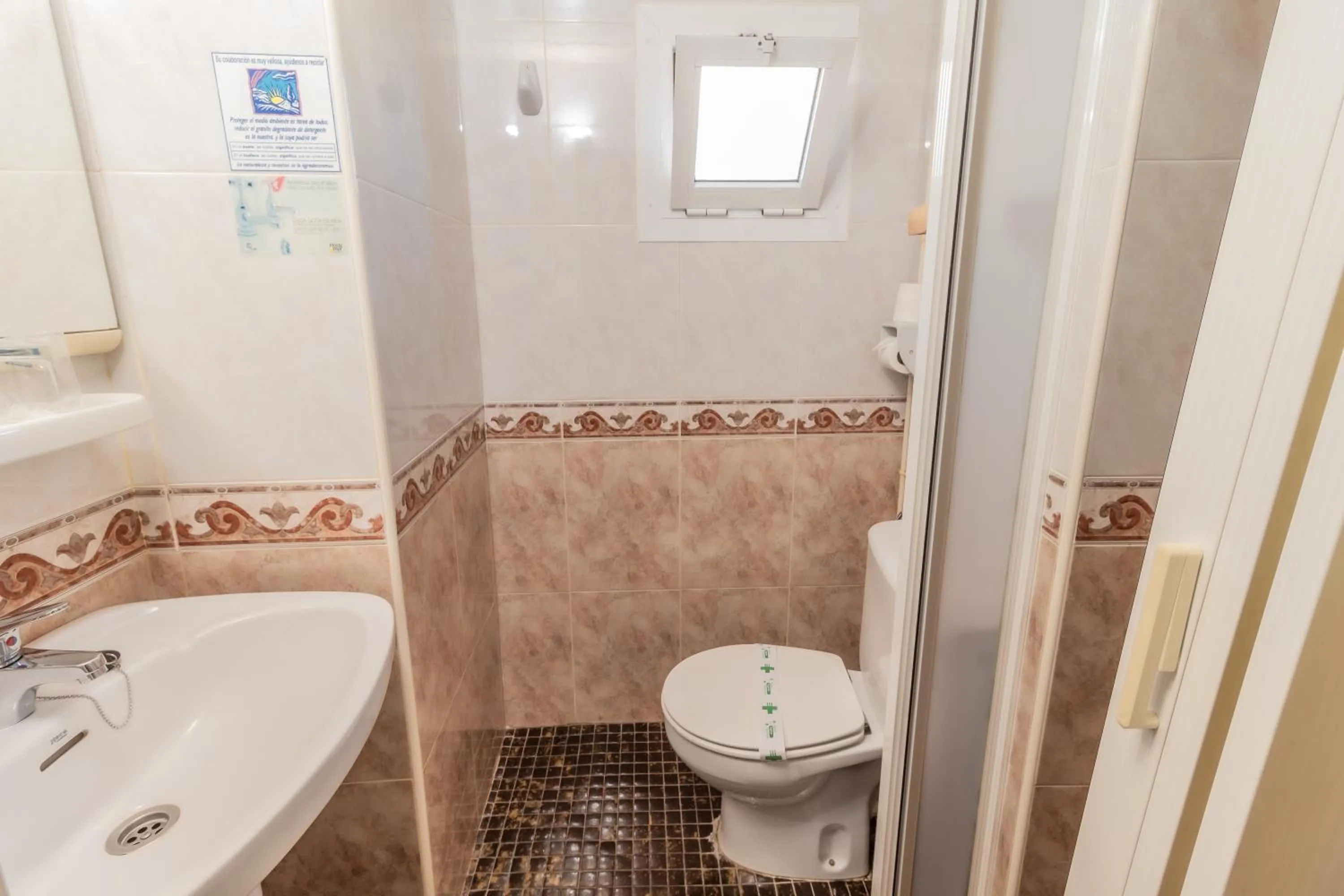 Bathroom in Hotel Universal Murcia