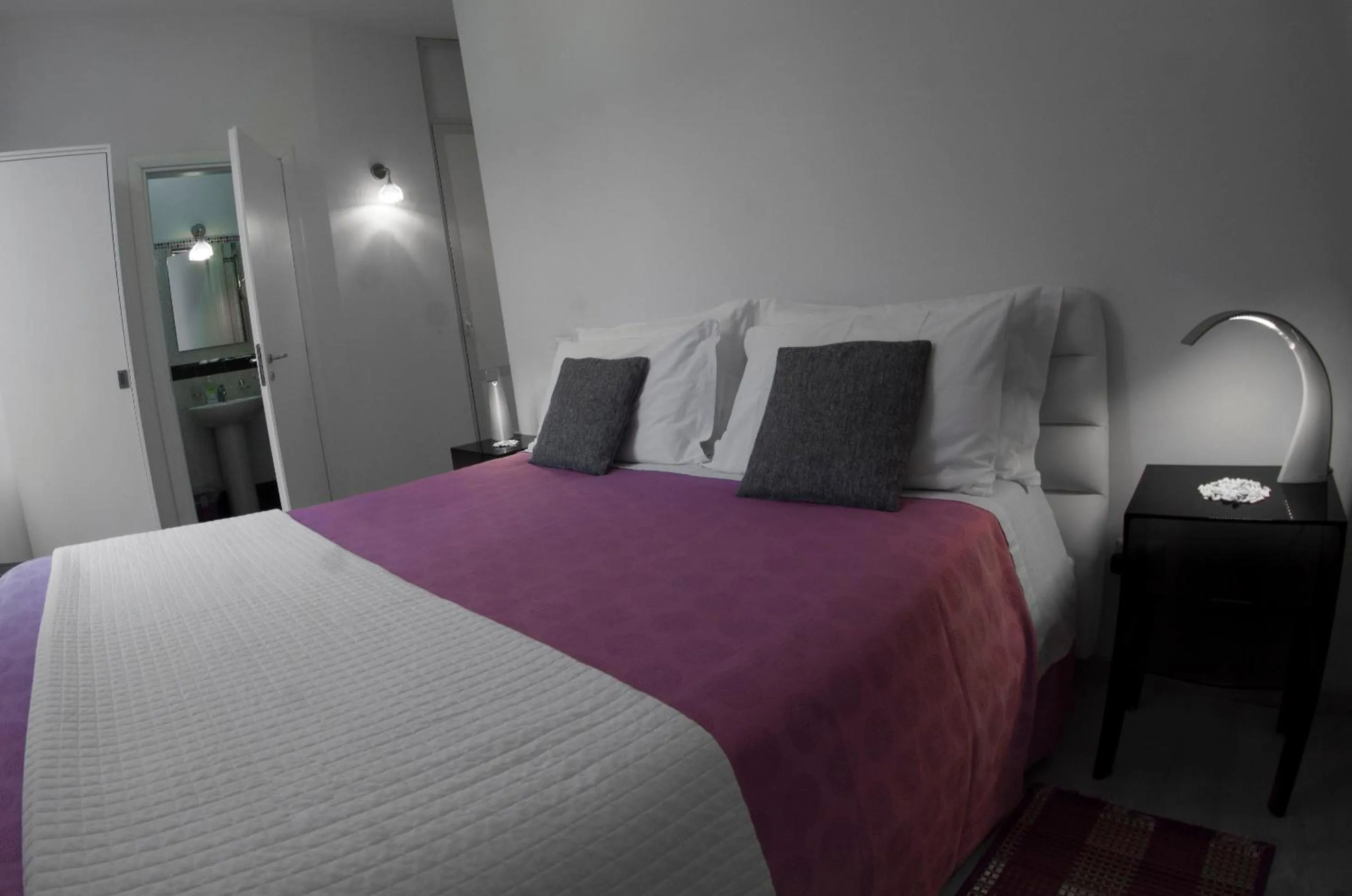 Restaurant/places to eat, Bed in Sun Moon