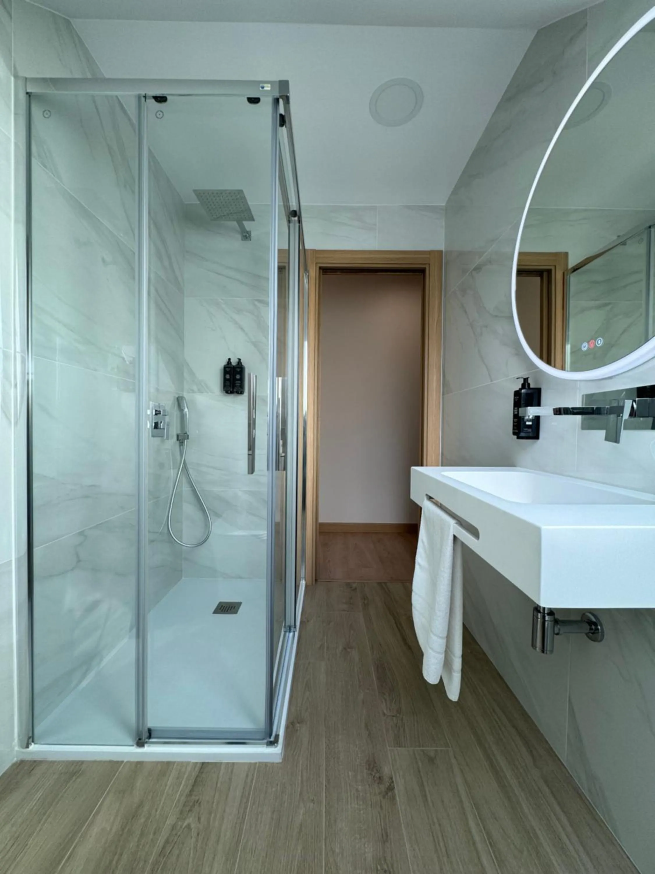 Shower in Hotel Europa