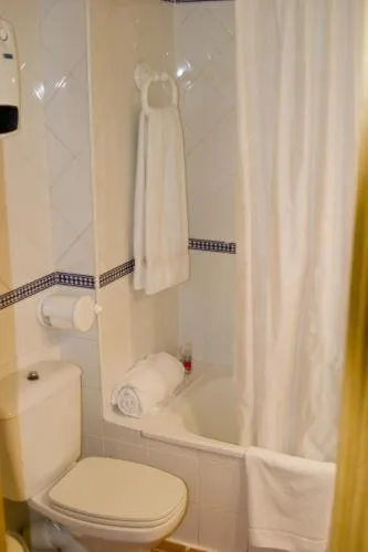 Bathroom in Apartamentos Montreal