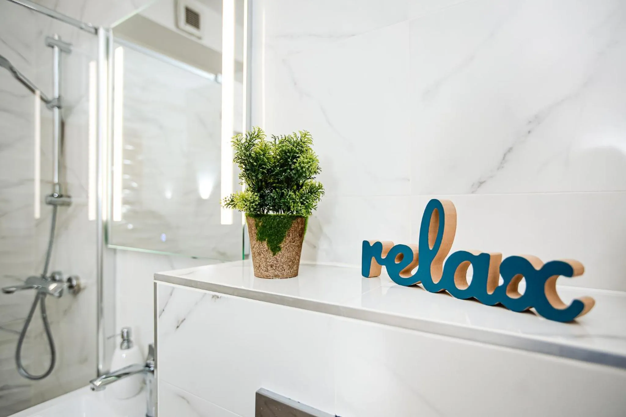 Bathroom in City Apartment Dorobantilor