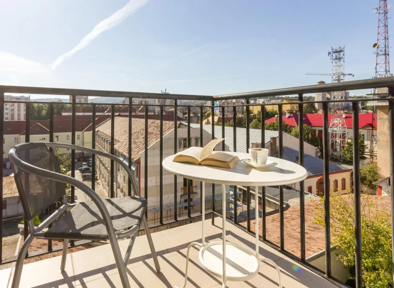 Day in City Apartment Dorobantilor