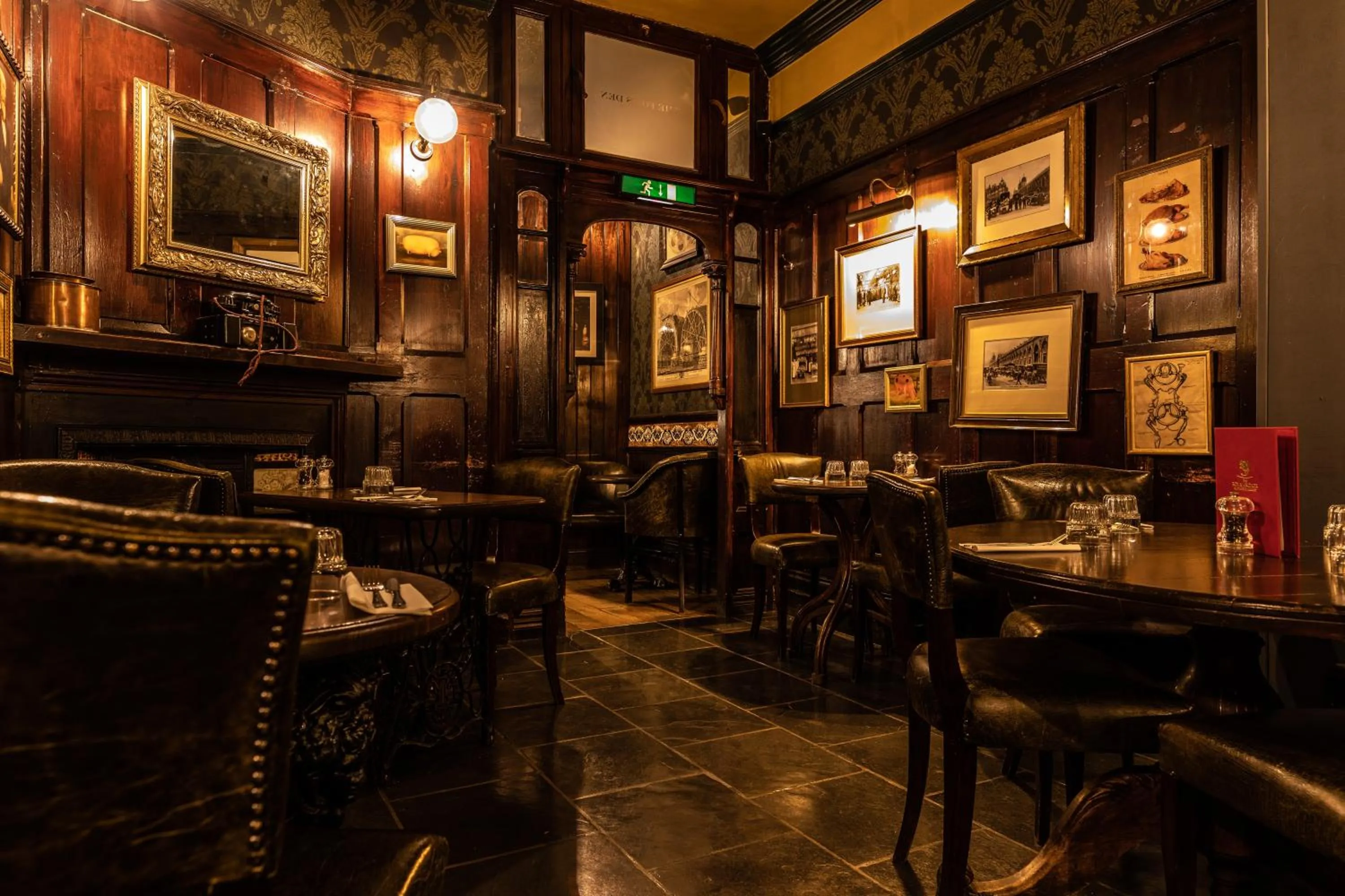 Restaurant/places to eat in Fox and Anchor