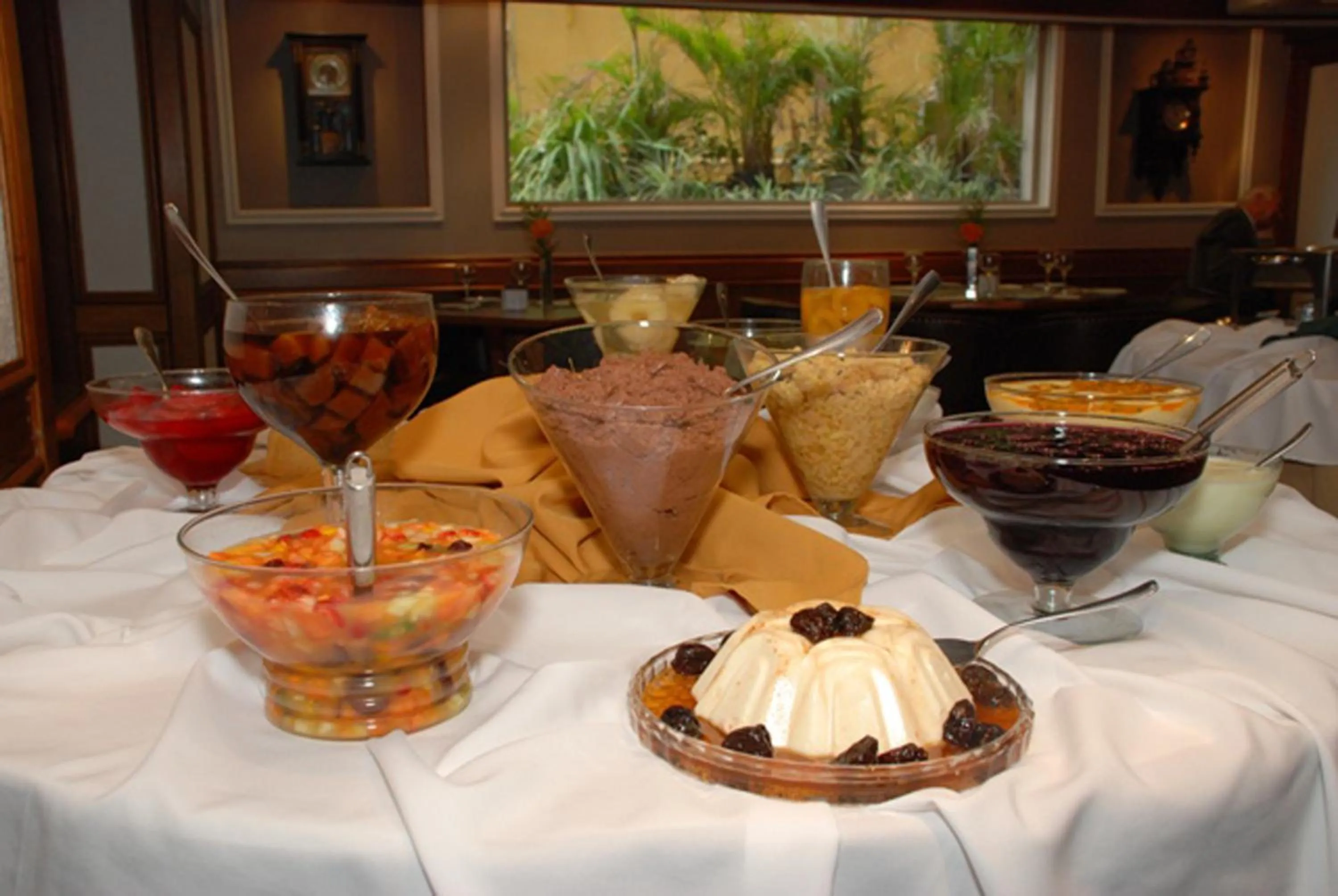 Buffet breakfast in Continental Porto Alegre by Samba