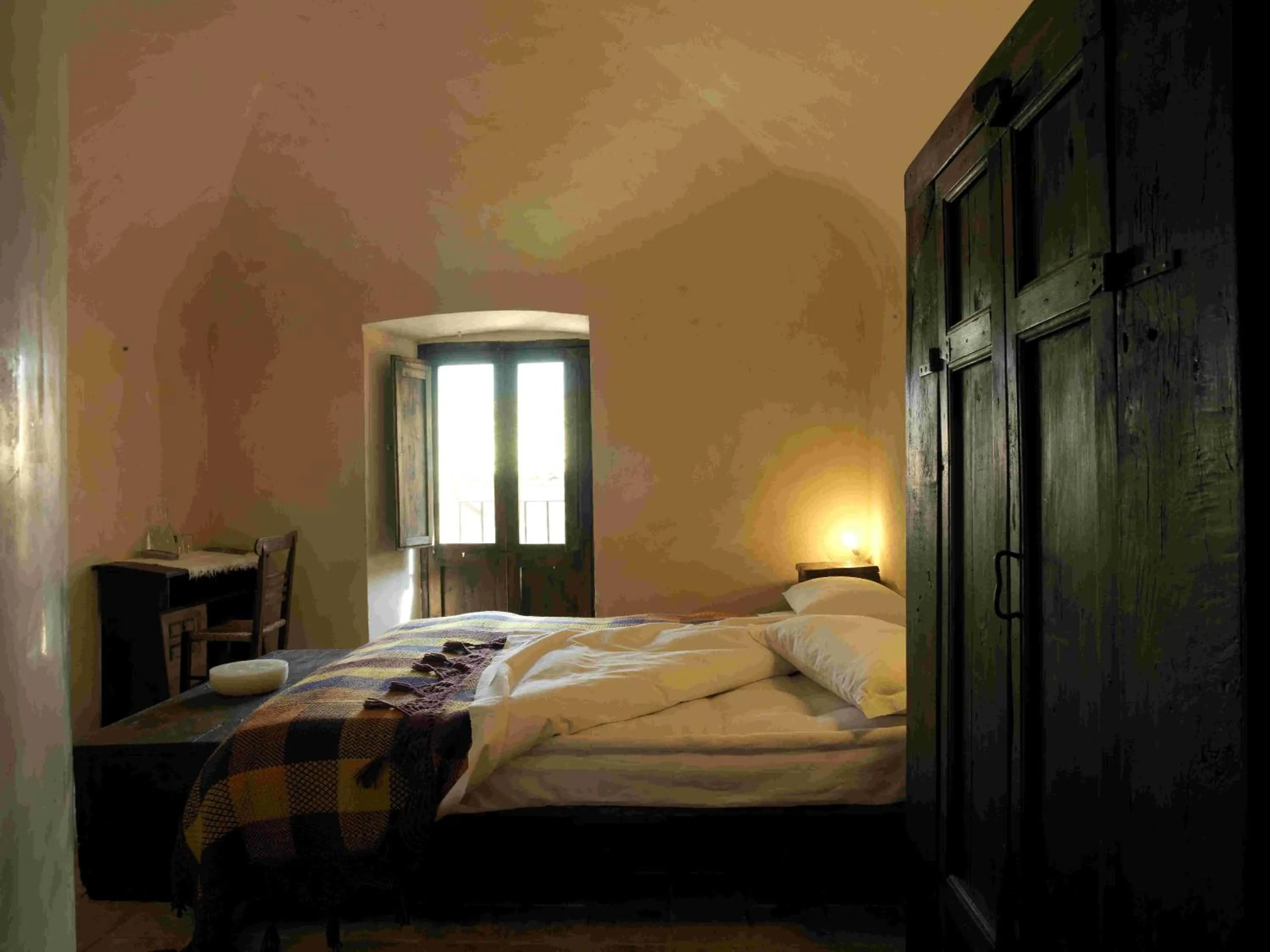Photo of the whole room, Bed in Sextantio Albergo Diffuso