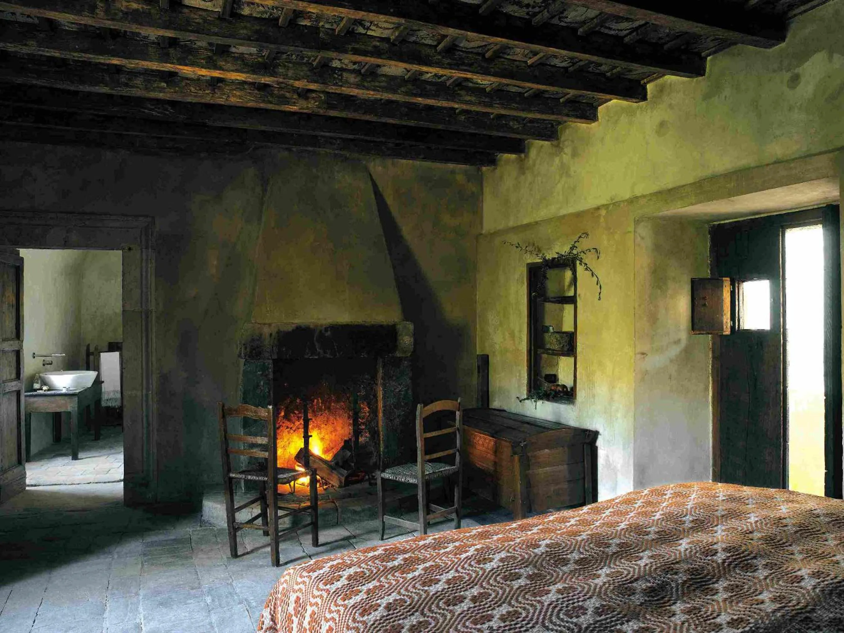 Photo of the whole room, Bed in Sextantio Albergo Diffuso
