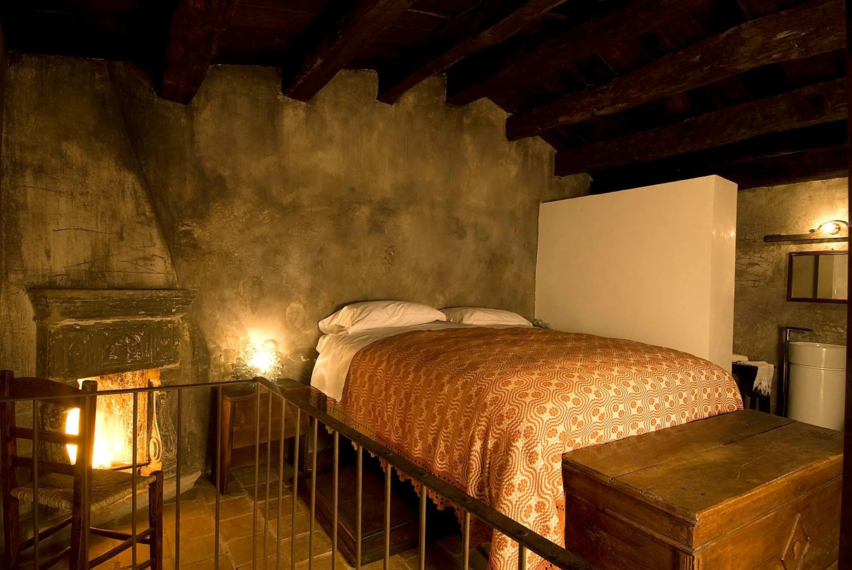 Photo of the whole room, Bed in Sextantio Albergo Diffuso