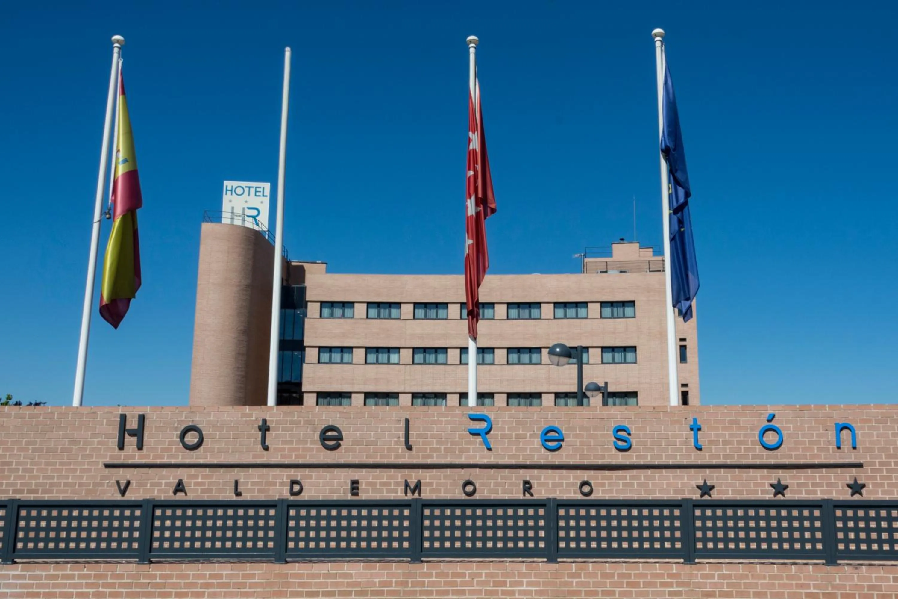 Property building in Hotel Reston Valdemoro