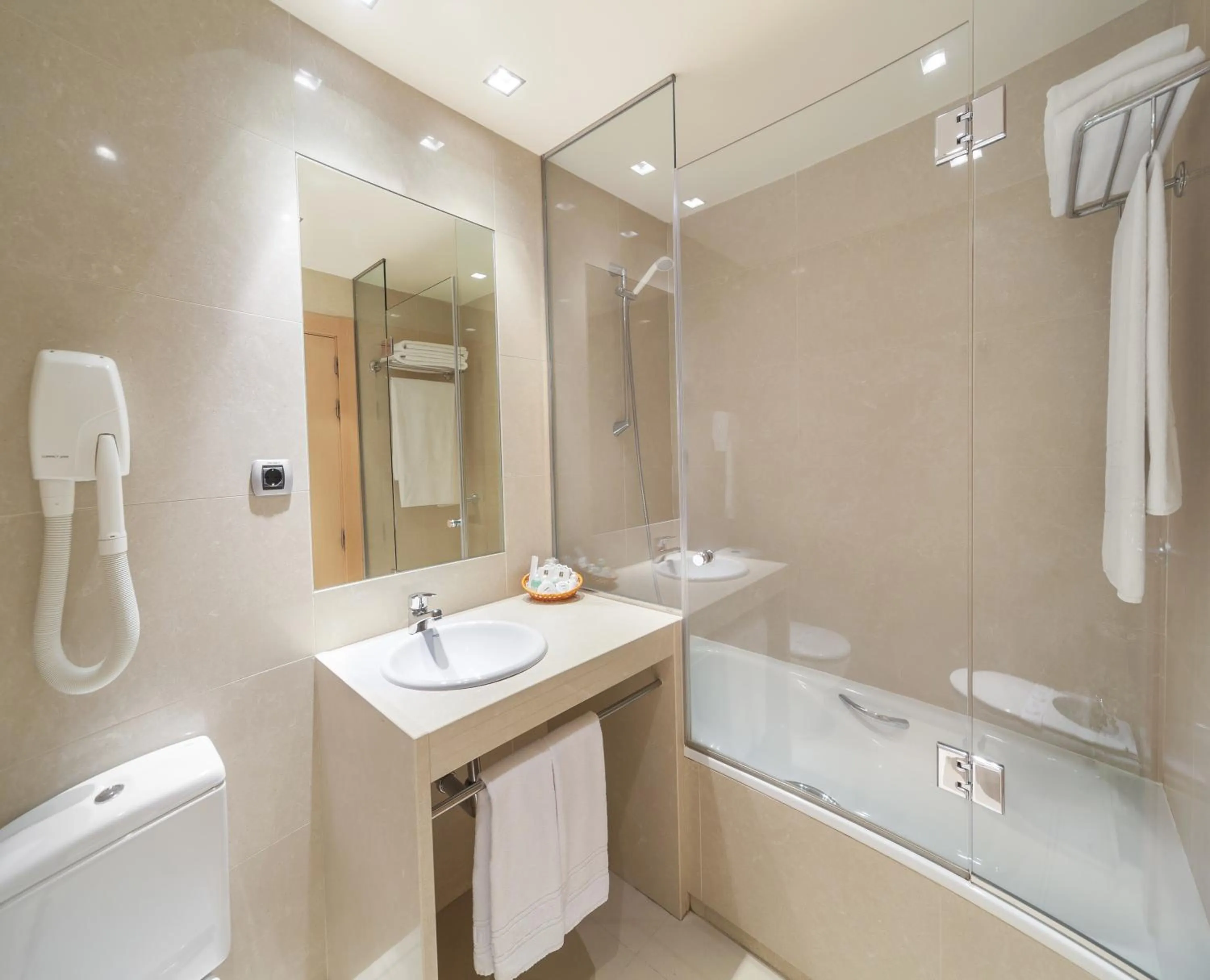 Bathroom in Hotel Reston Valdemoro