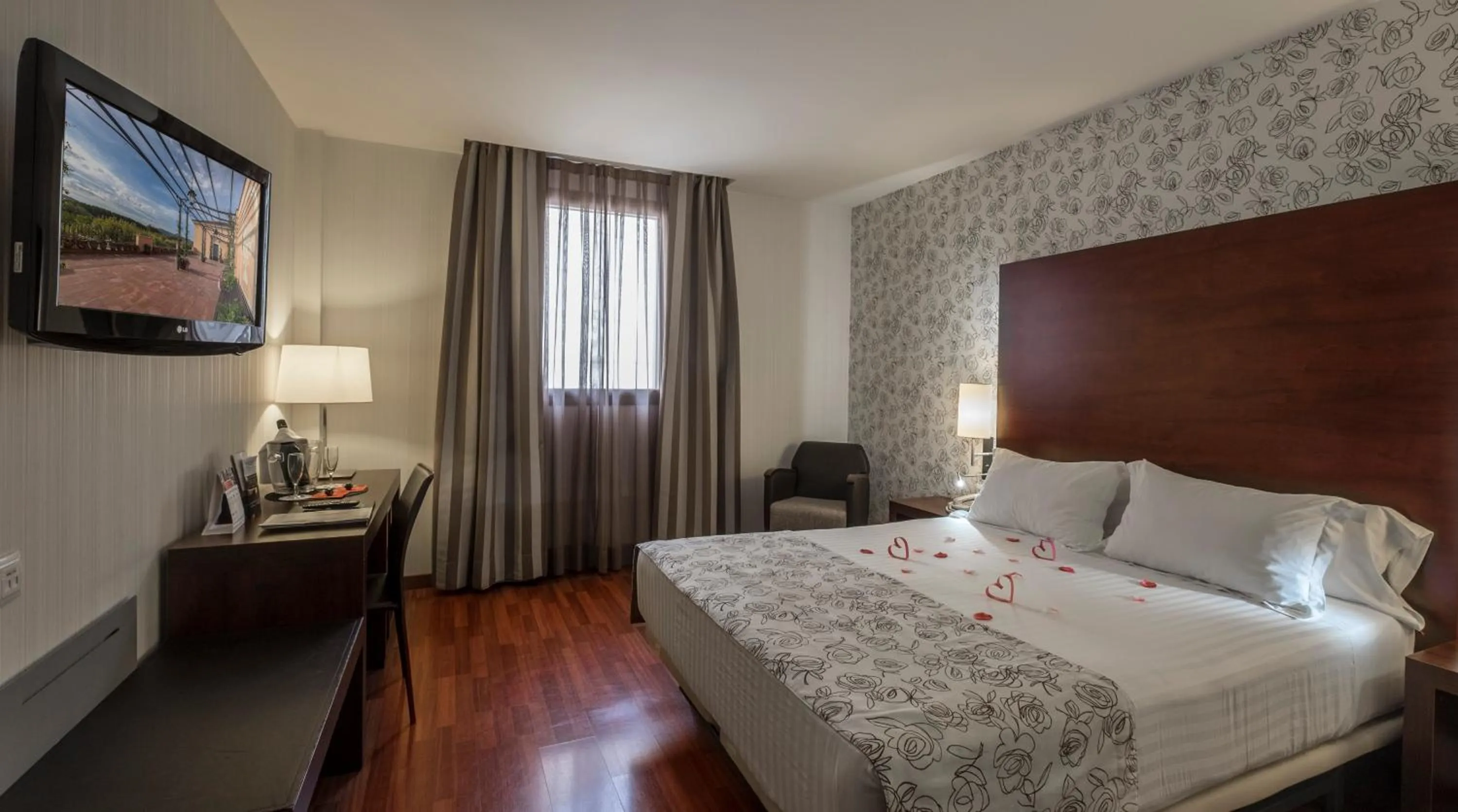 Photo of the whole room, Bed in Hotel Gran Ultonia