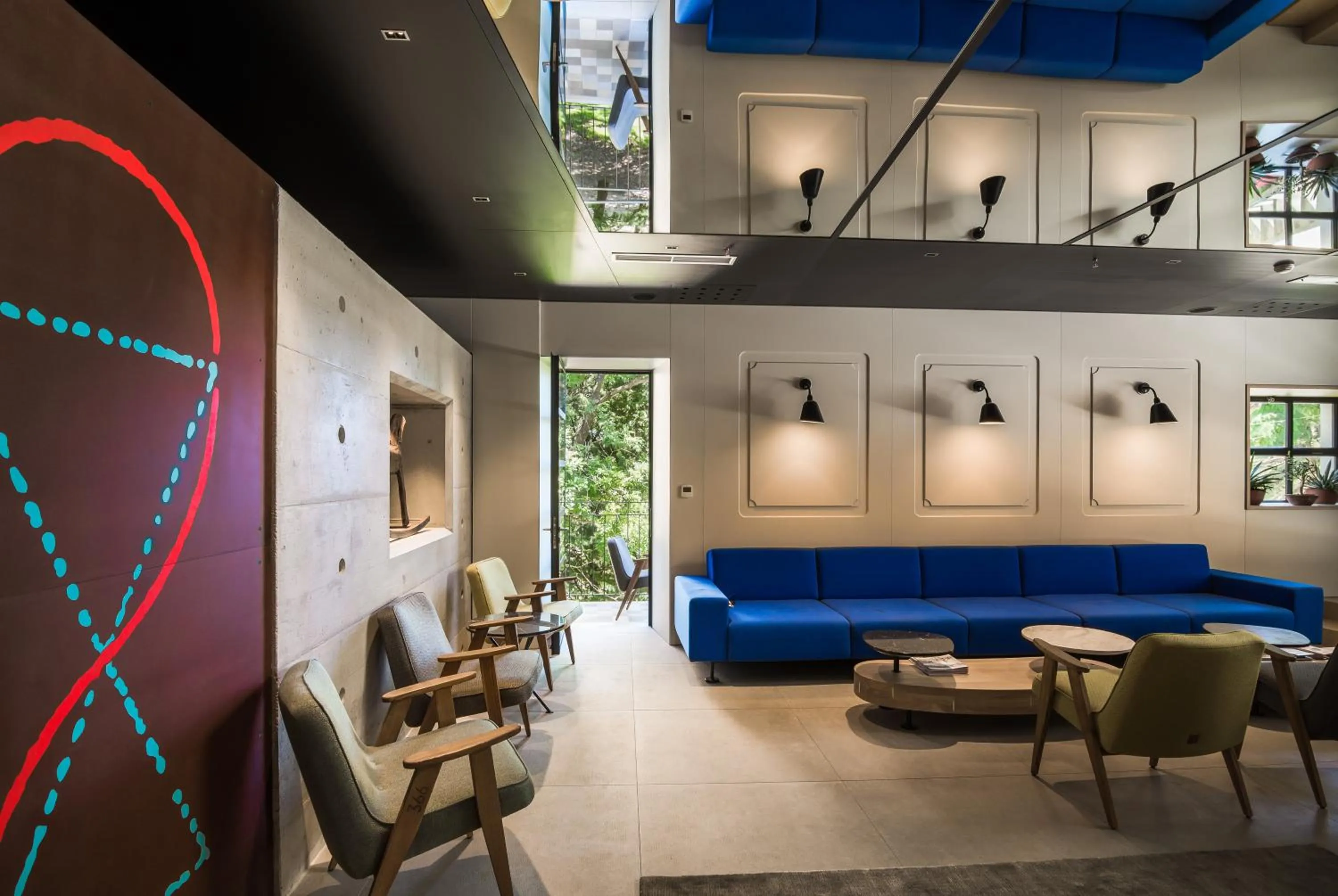 Communal lounge/ TV room in Hotel Peteani