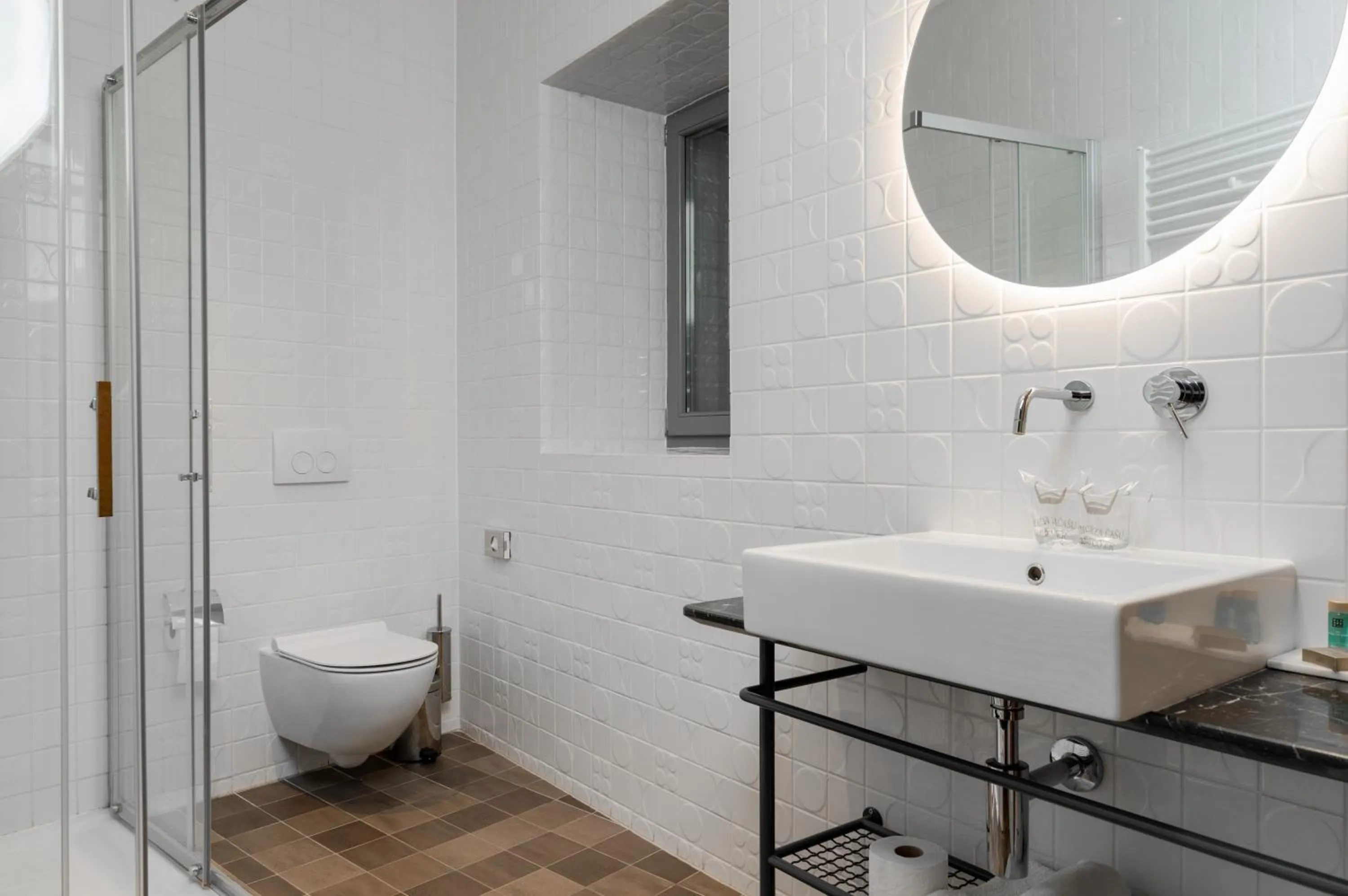 Shower in Hotel Peteani