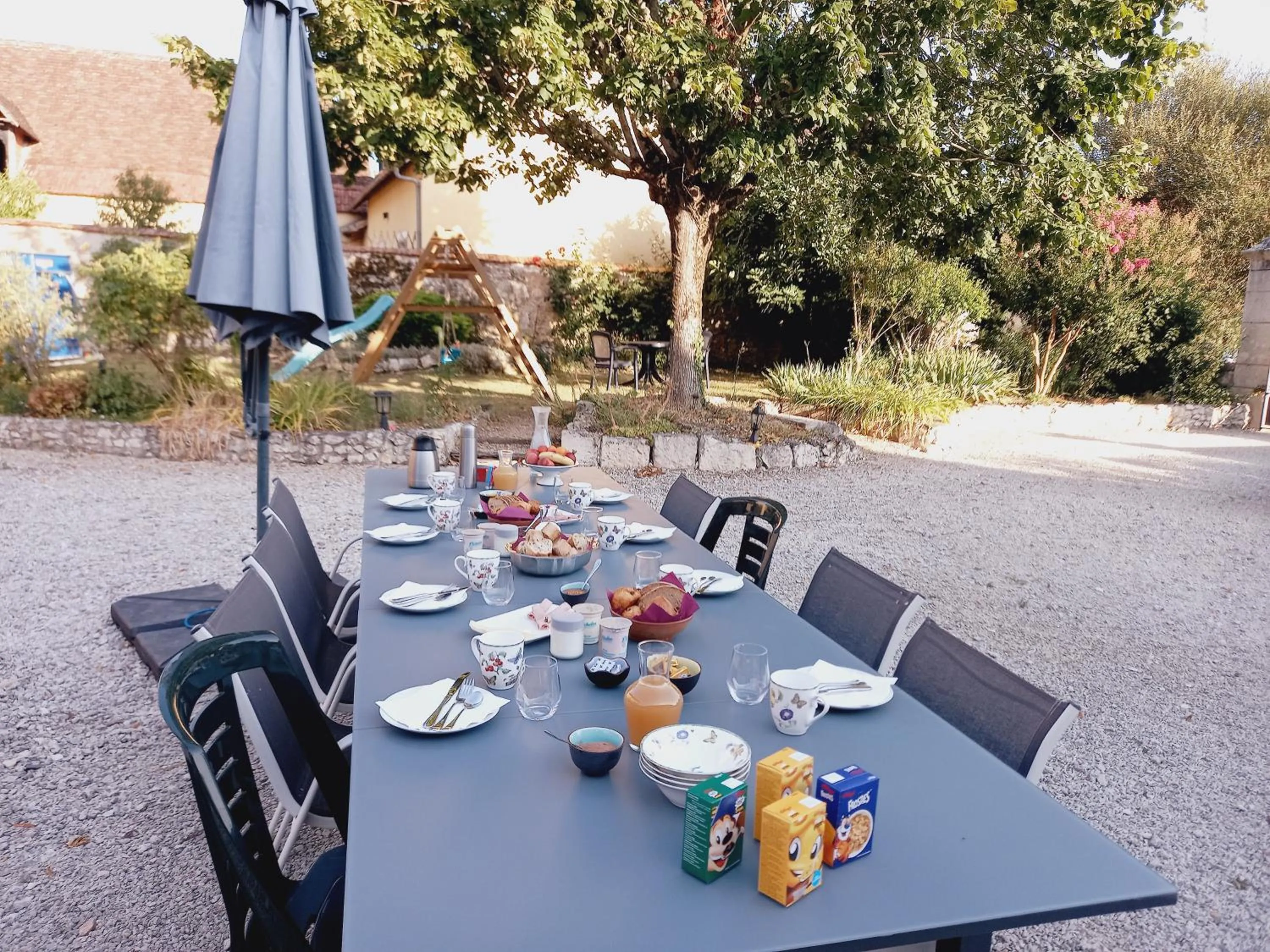 Balcony/Terrace in Au pays de Jacquou : Chambre d’hôtes et table d’hôtes