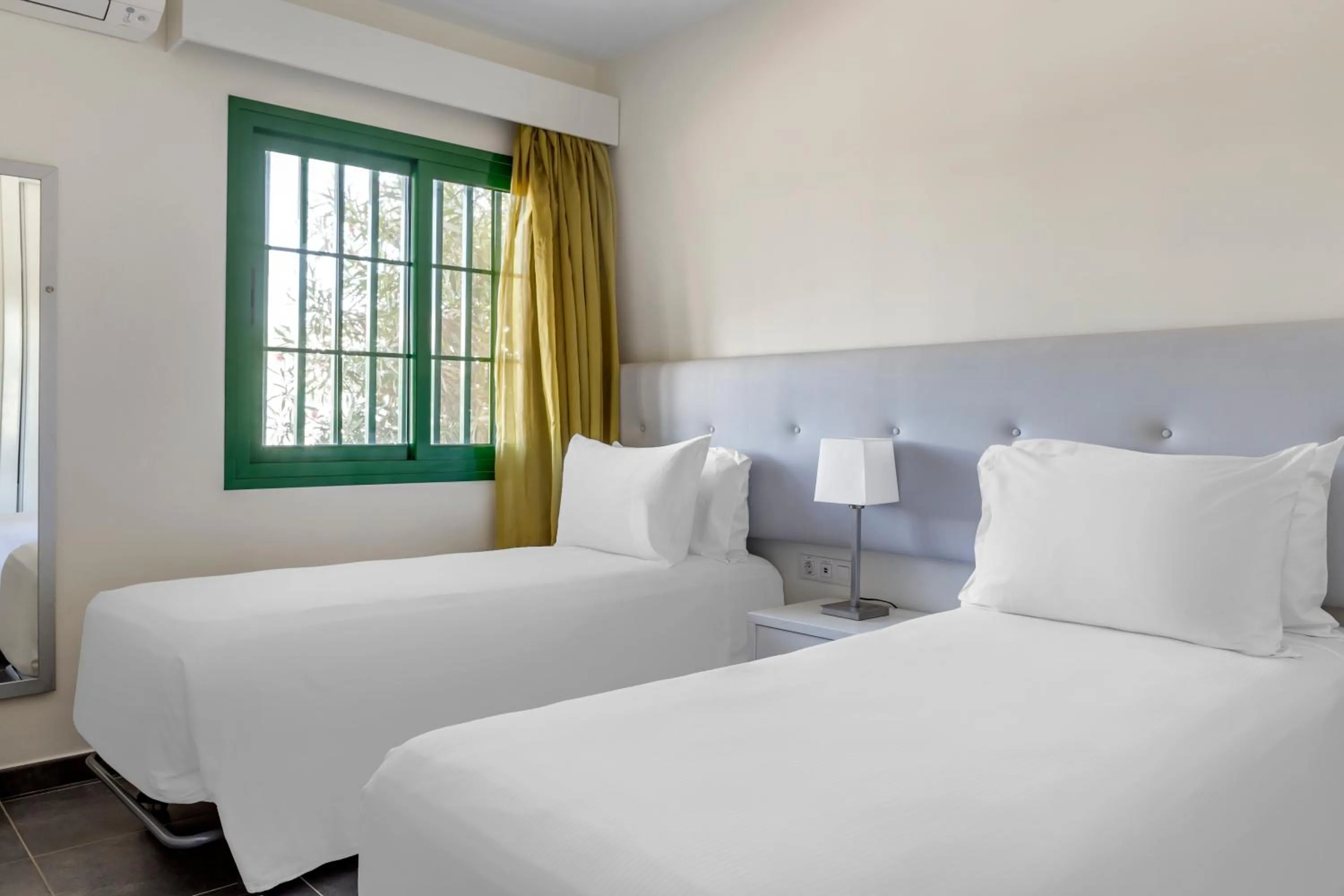 Bedroom, Bed in Club del Carmen