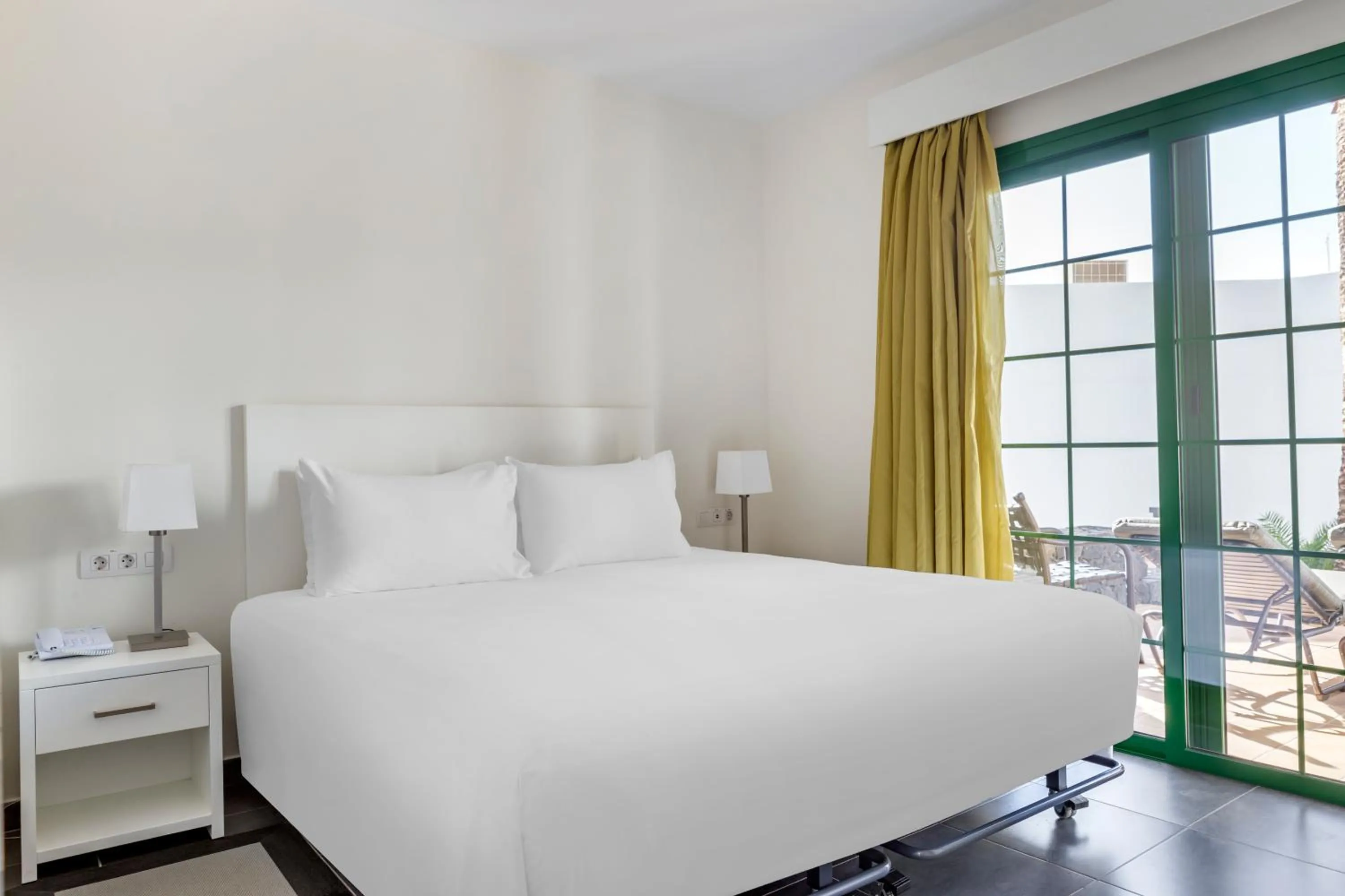 Bedroom, Bed in Club del Carmen