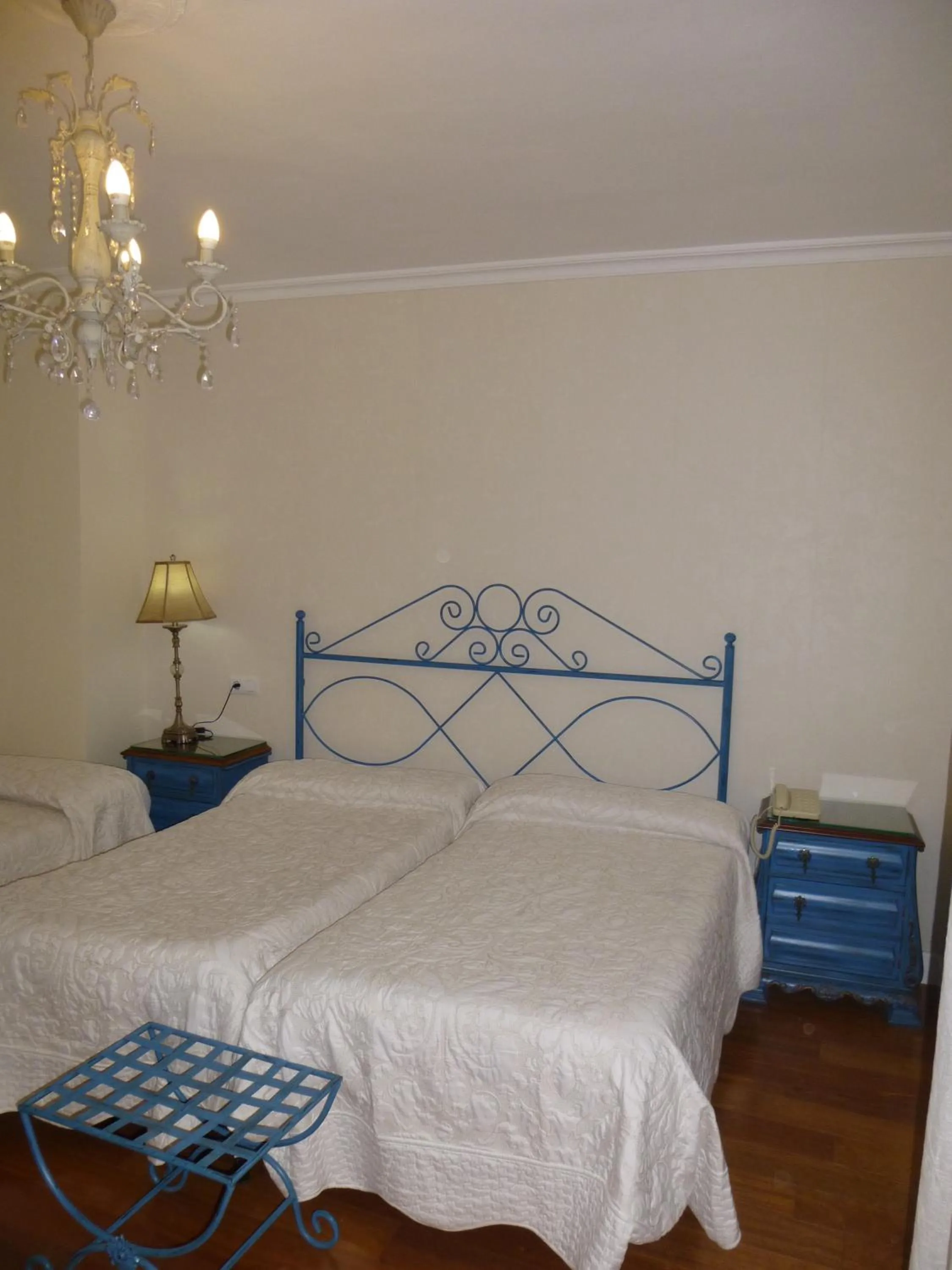 Photo of the whole room, Bed in Le Petit Paris