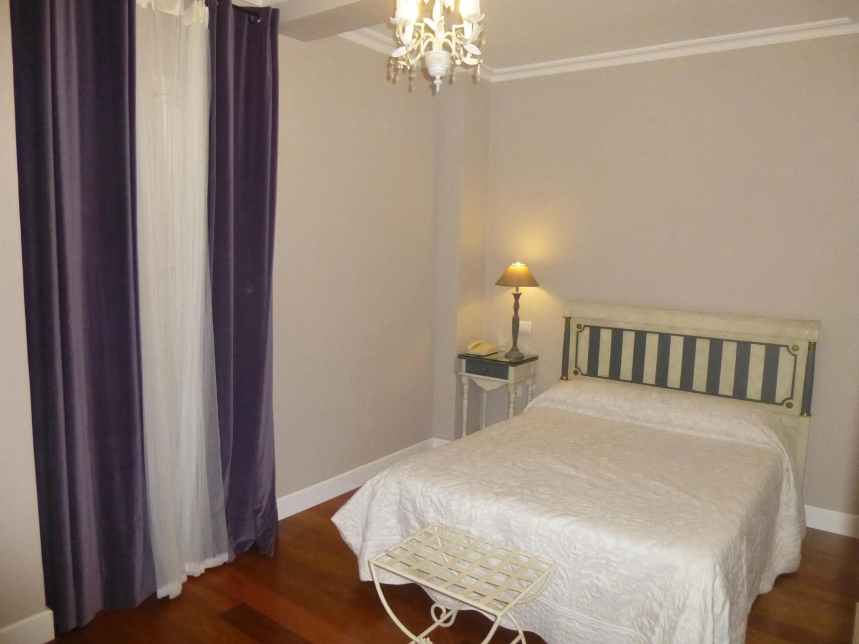 Photo of the whole room, Bed in Le Petit Paris