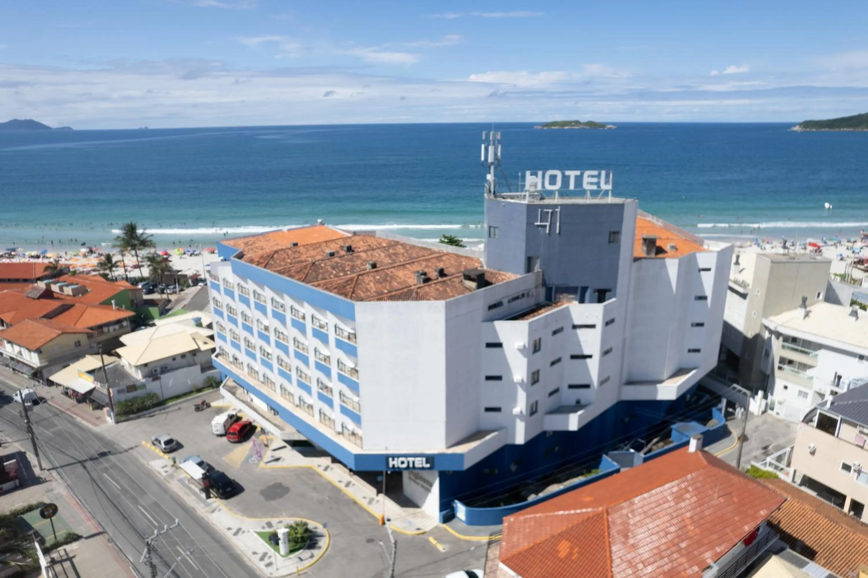 Property building in Ingleses Praia Hotel