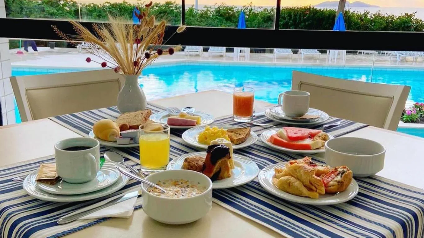 Continental breakfast in Ingleses Praia Hotel