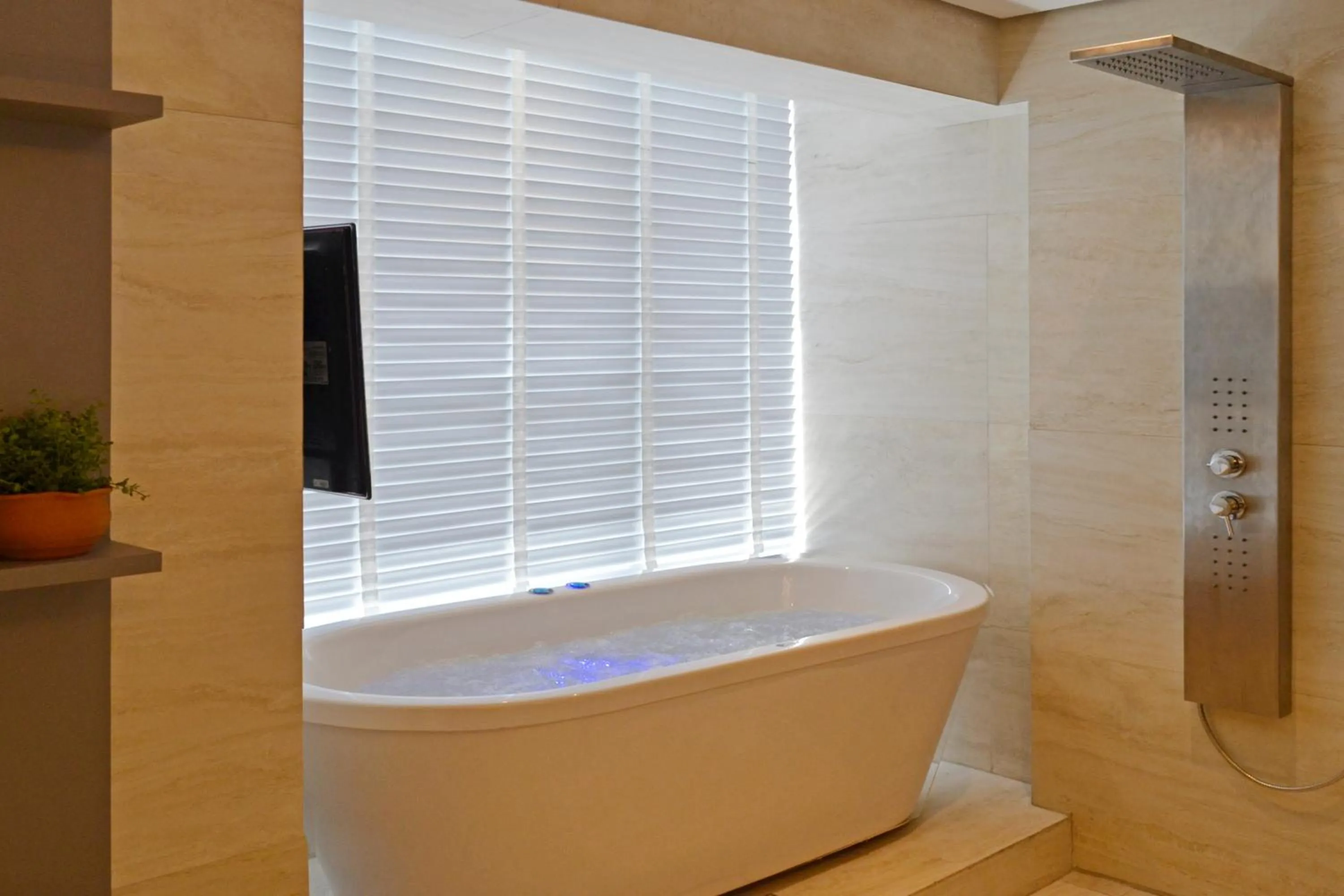 Hot Tub in Seara Praia Hotel