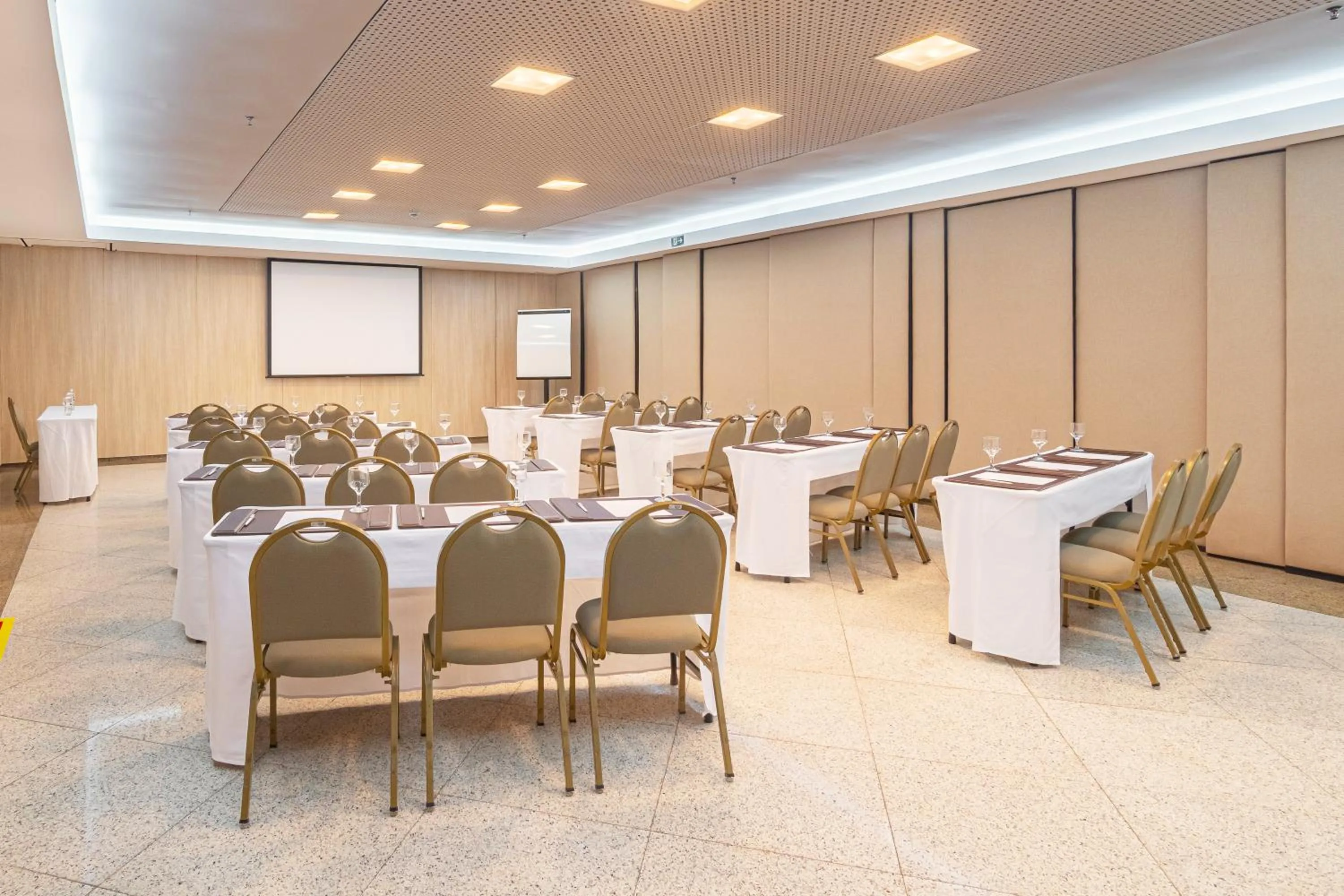 Meeting/conference room in Seara Praia Hotel