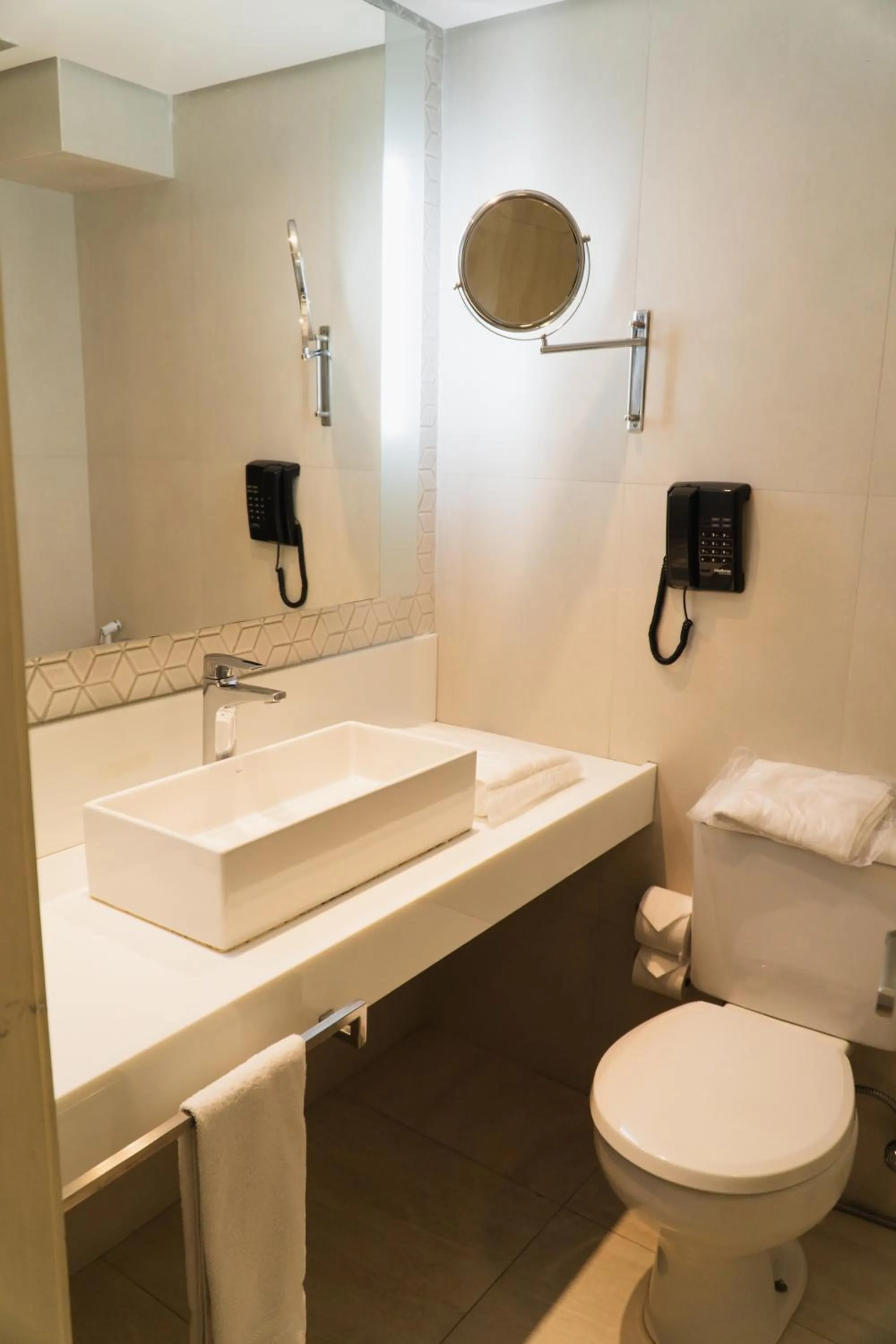 Bathroom in Seara Praia Hotel