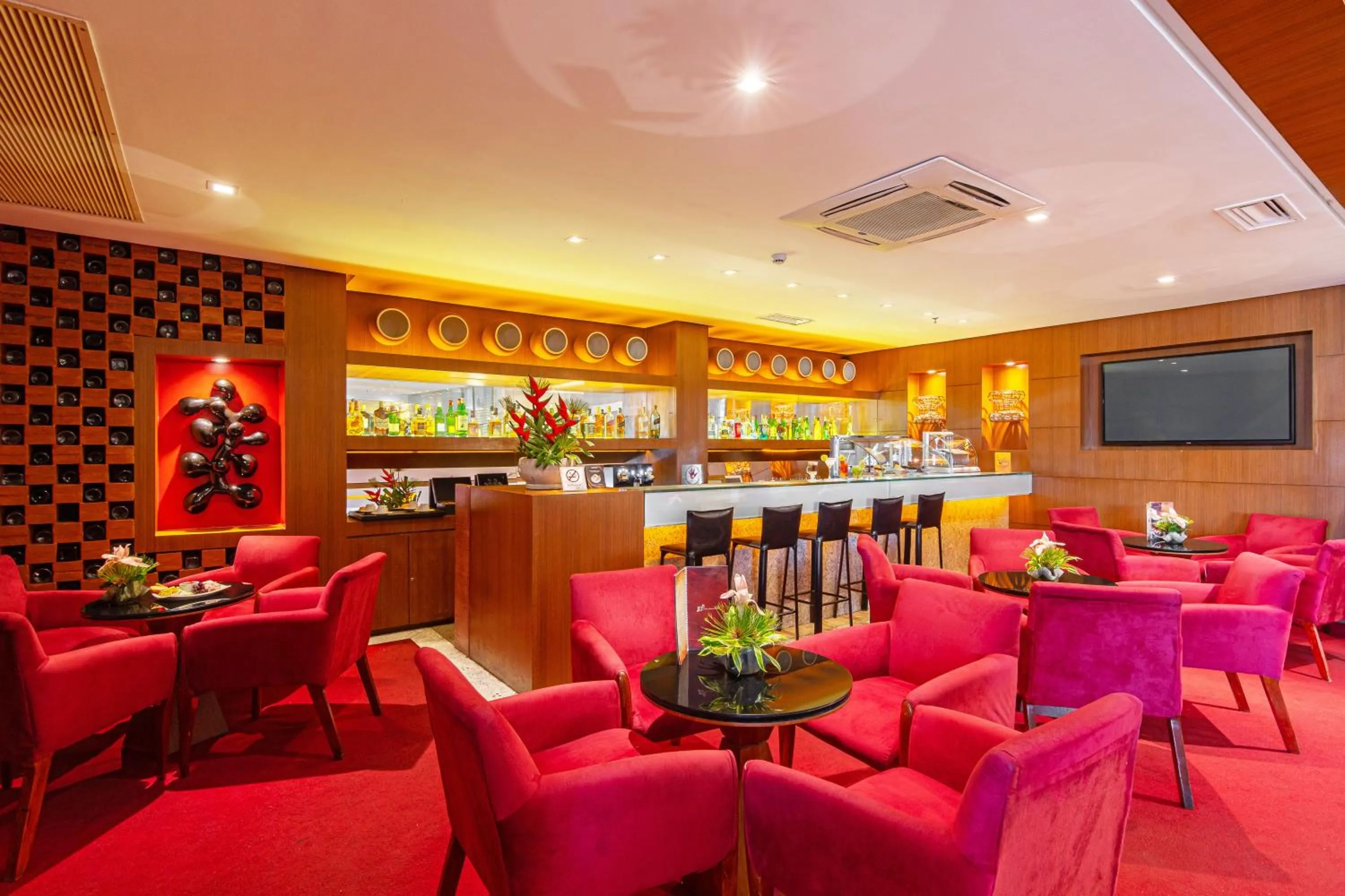 Communal lounge/ TV room in Seara Praia Hotel