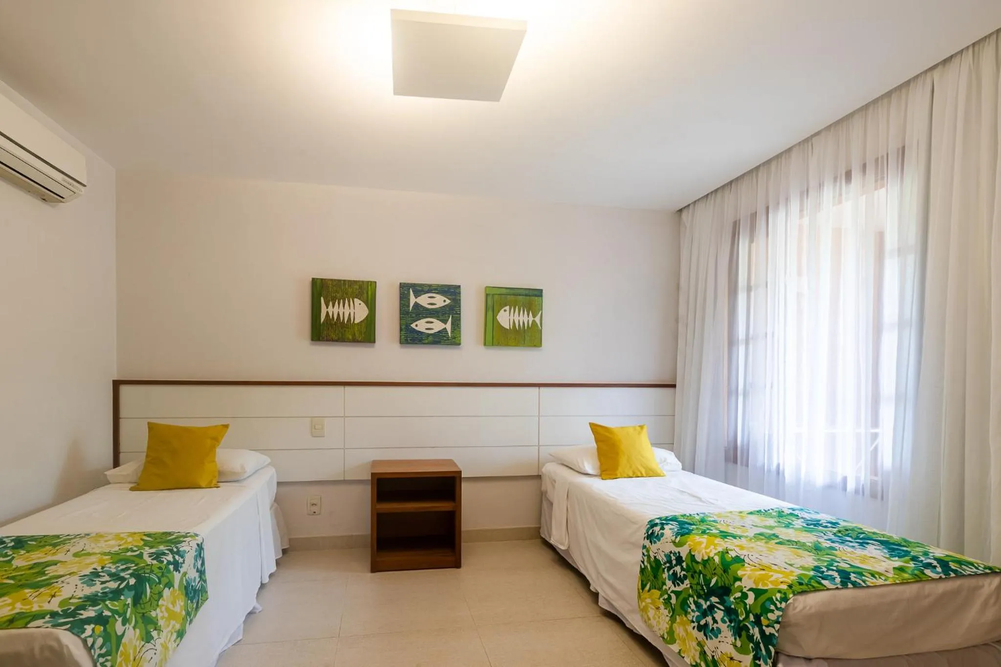 Photo of the whole room, Bed in Corais e Conchas