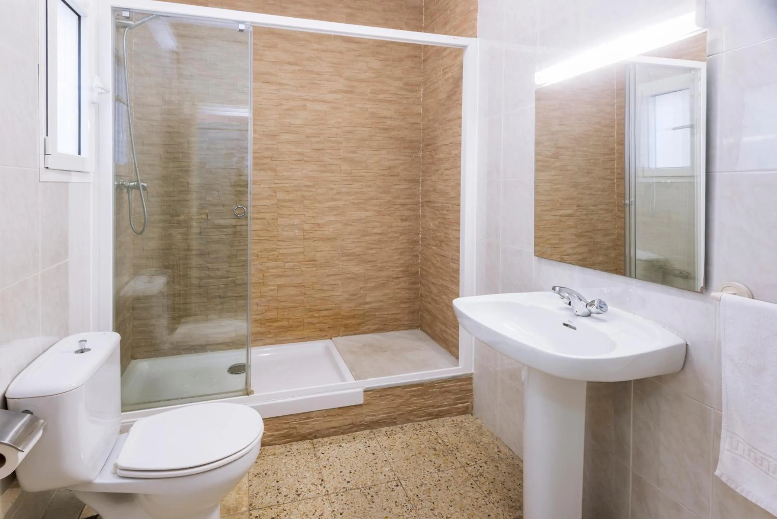 Shower in Hostal Solimar