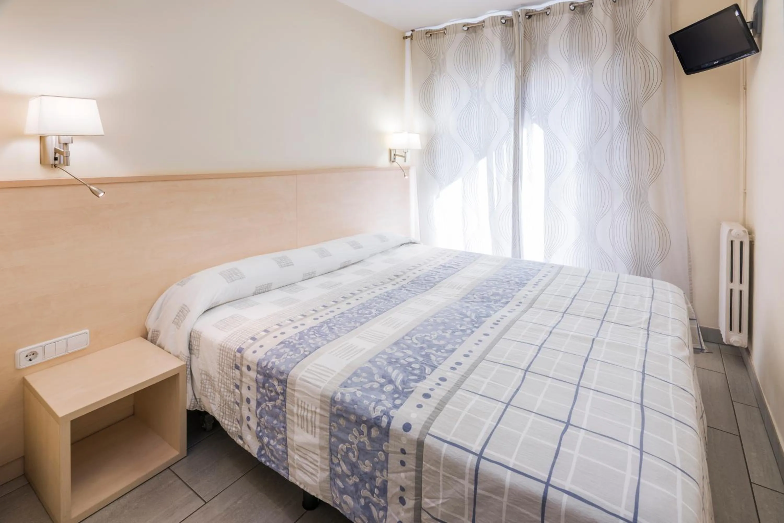 Day, Bed in Hostal Solimar