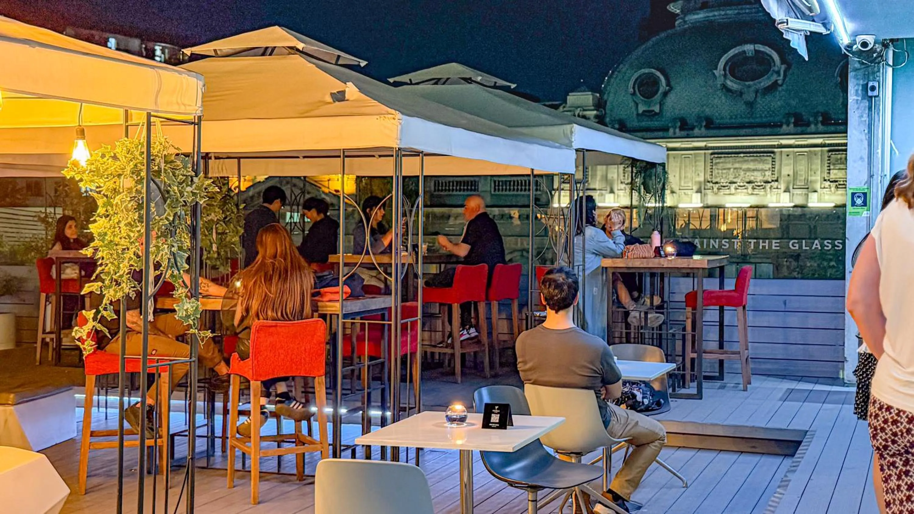 Swimming pool in Mercure Santiago Centro