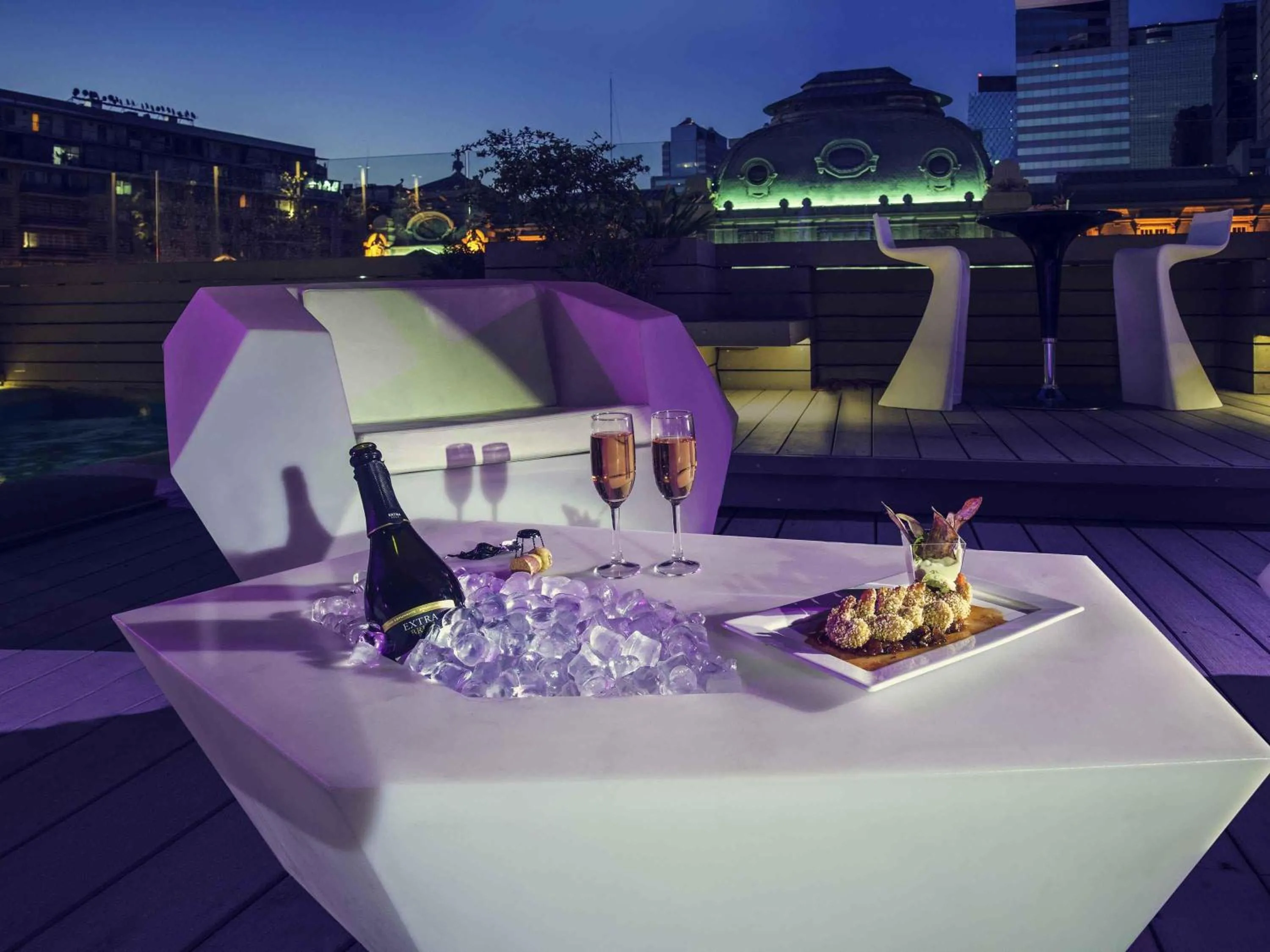 Lounge or bar in Mercure Santiago Centro