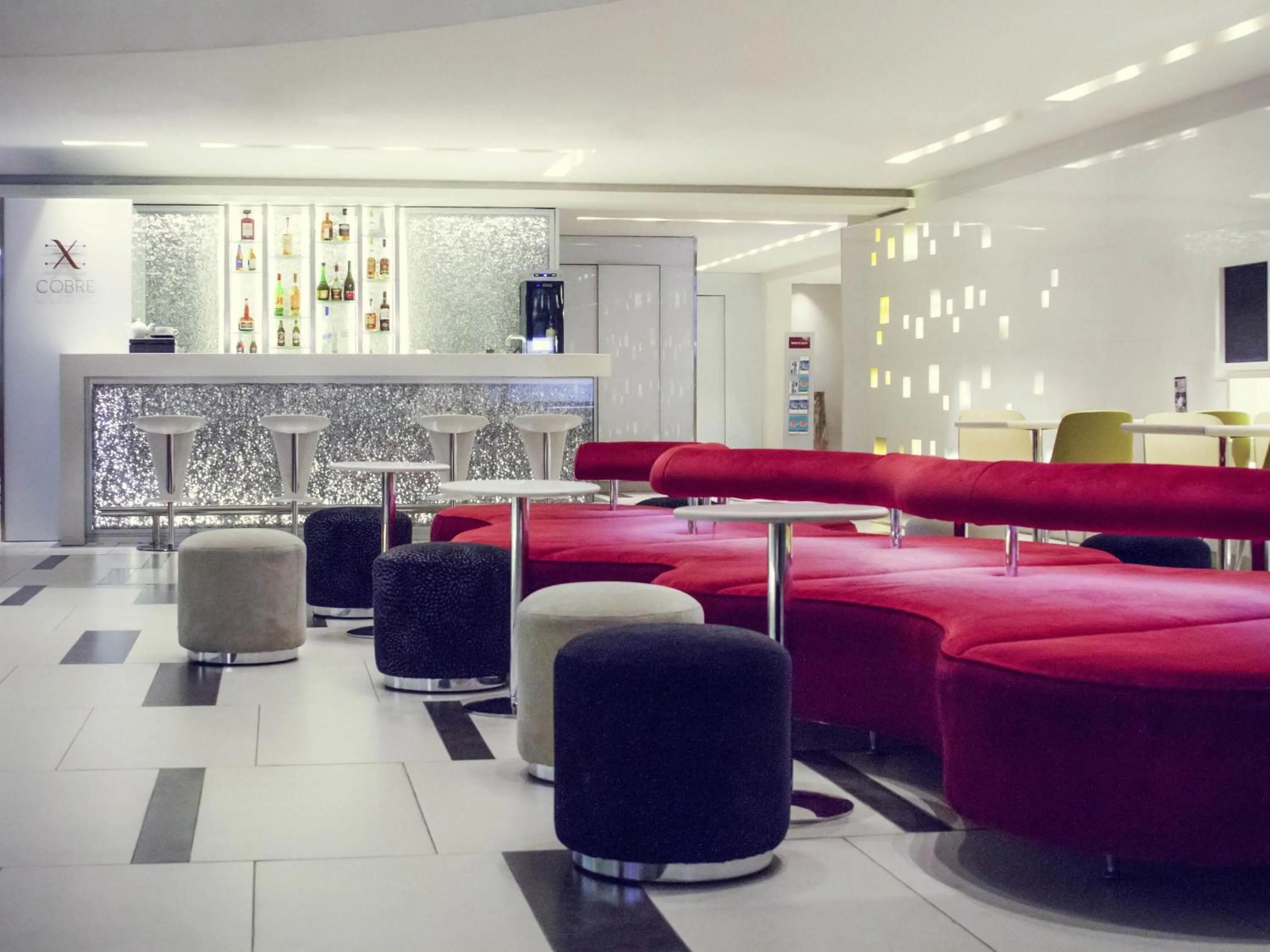 Lounge or bar in Mercure Santiago Centro