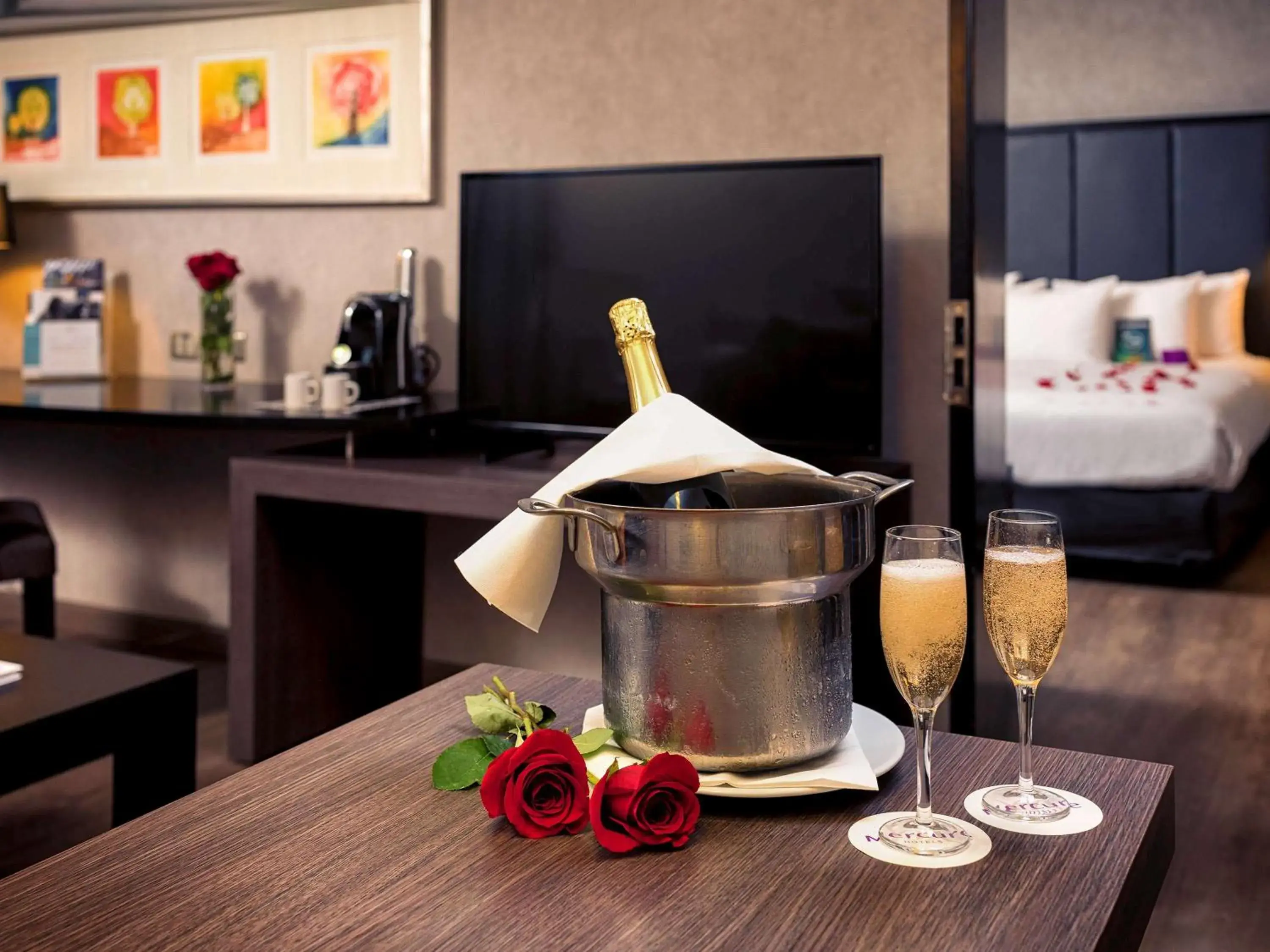 Junior Suite with One Queen Bed and Sofa Bed in Mercure Santiago Centro Junior Suite with One Queen Bed and Sofa Bed in Mercure Santiago Centro