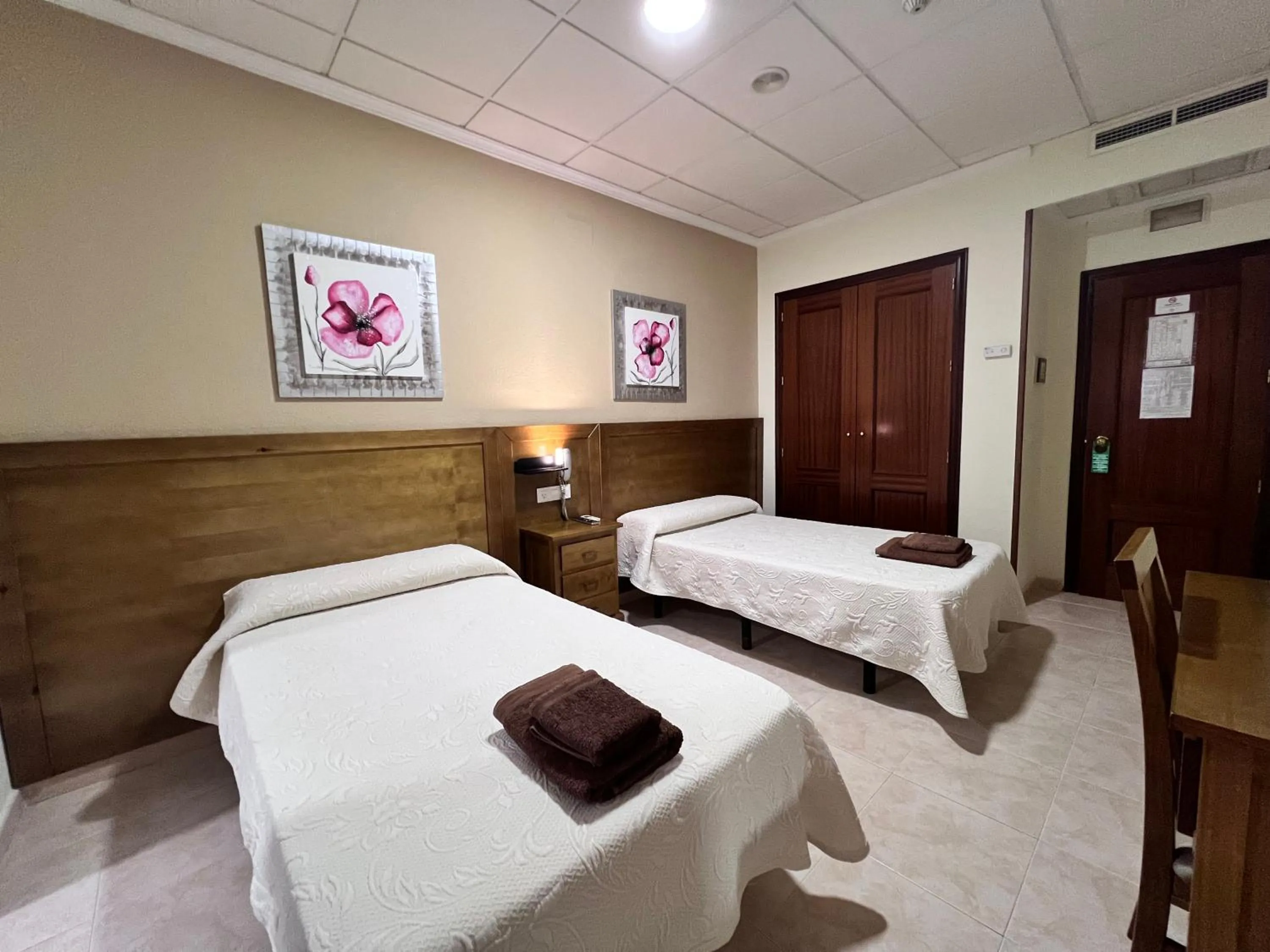 Photo of the whole room, Bed in Hotel Don Juan