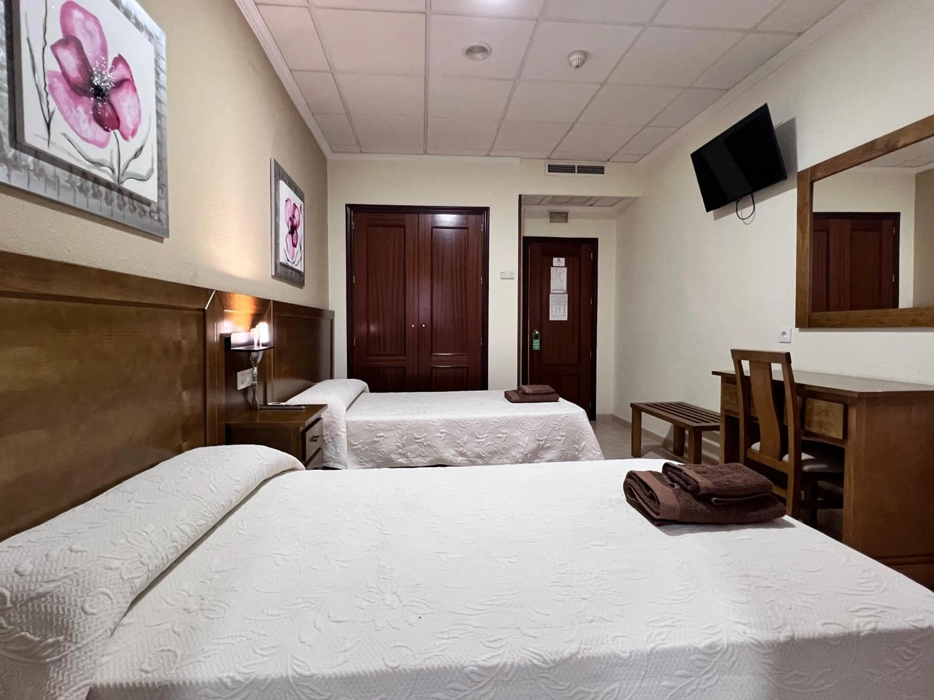 Photo of the whole room, Bed in Hotel Don Juan