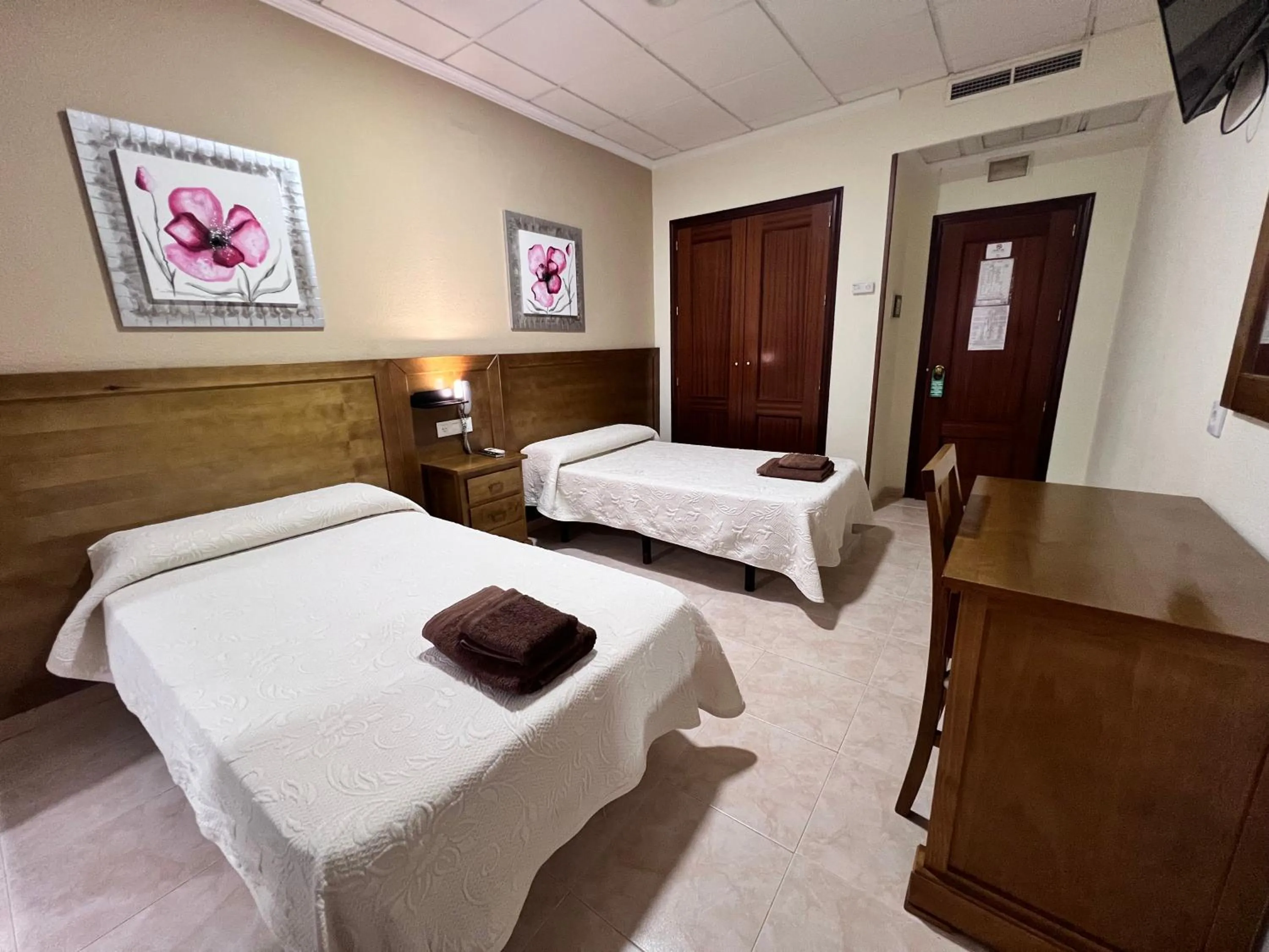 Photo of the whole room, Bed in Hotel Don Juan