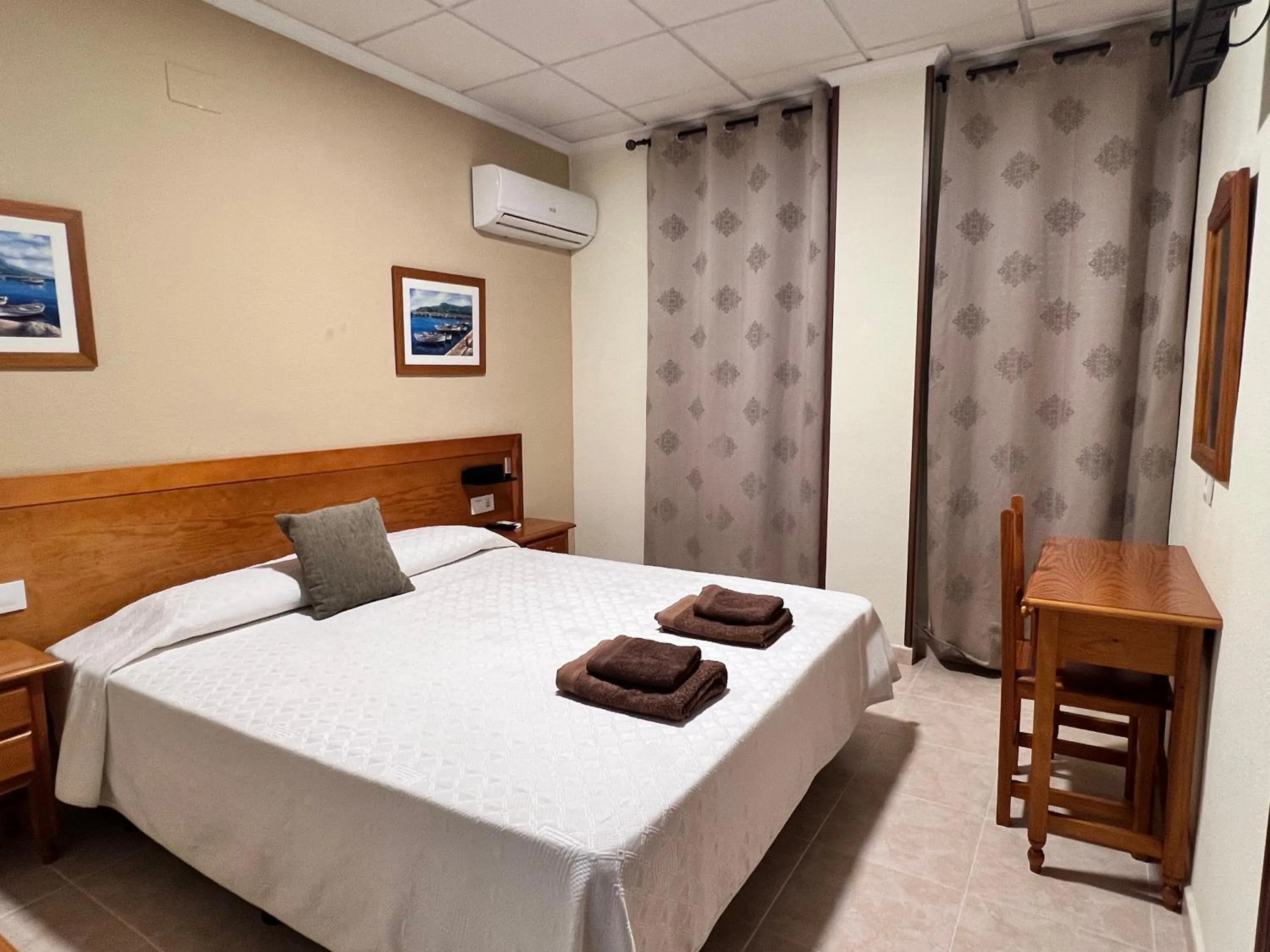 Photo of the whole room, Bed in Hotel Don Juan