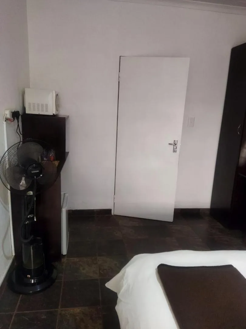 Bed in Ukarimu Guest House