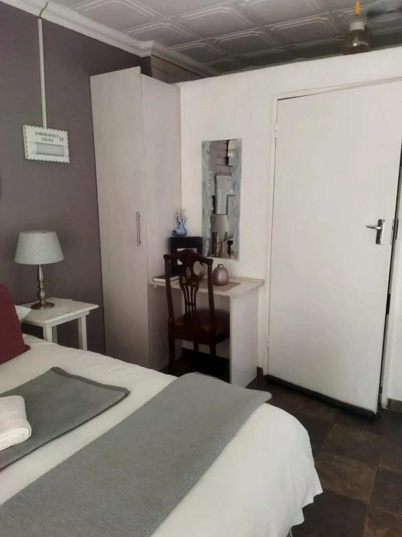 Bed in Ukarimu Guest House