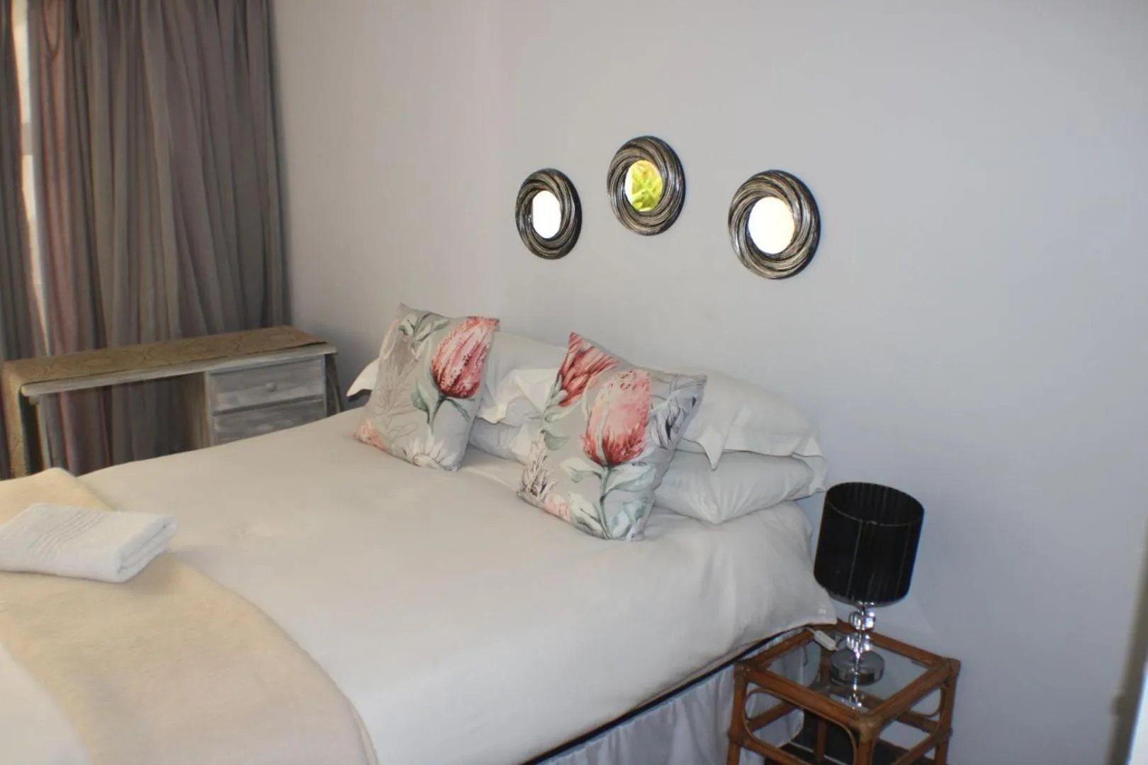 Bed in Ukarimu Guest House