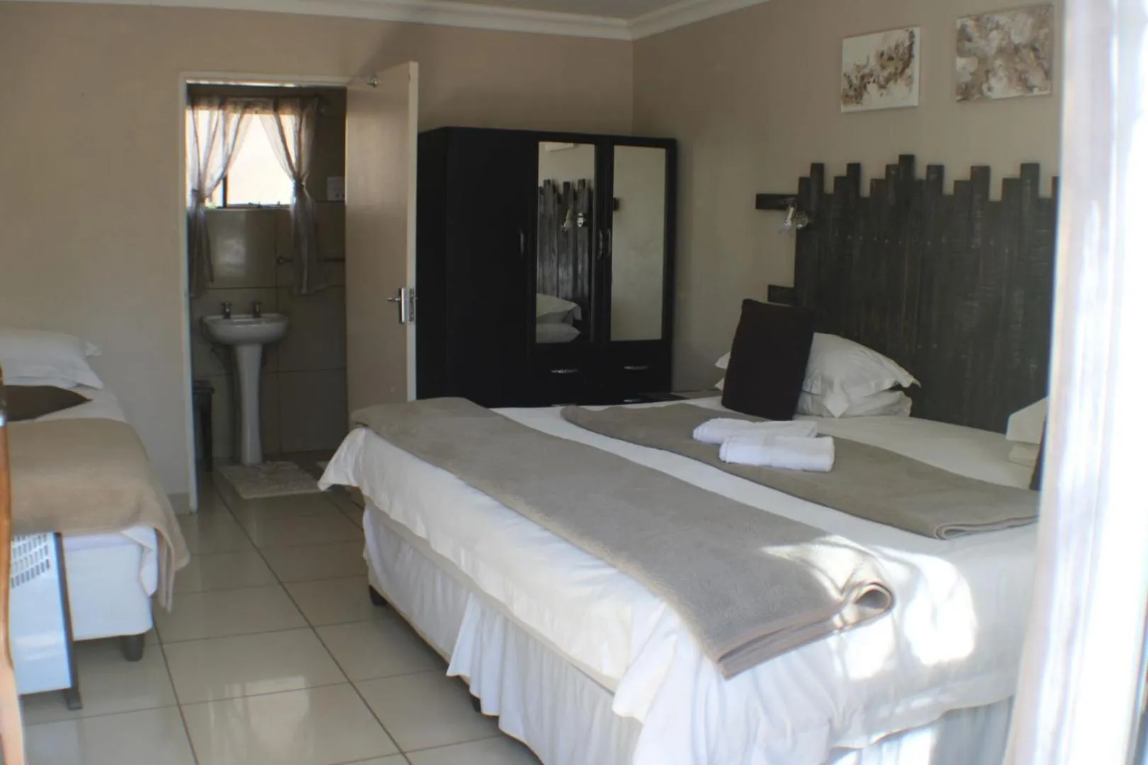 Bed in Ukarimu Guest House